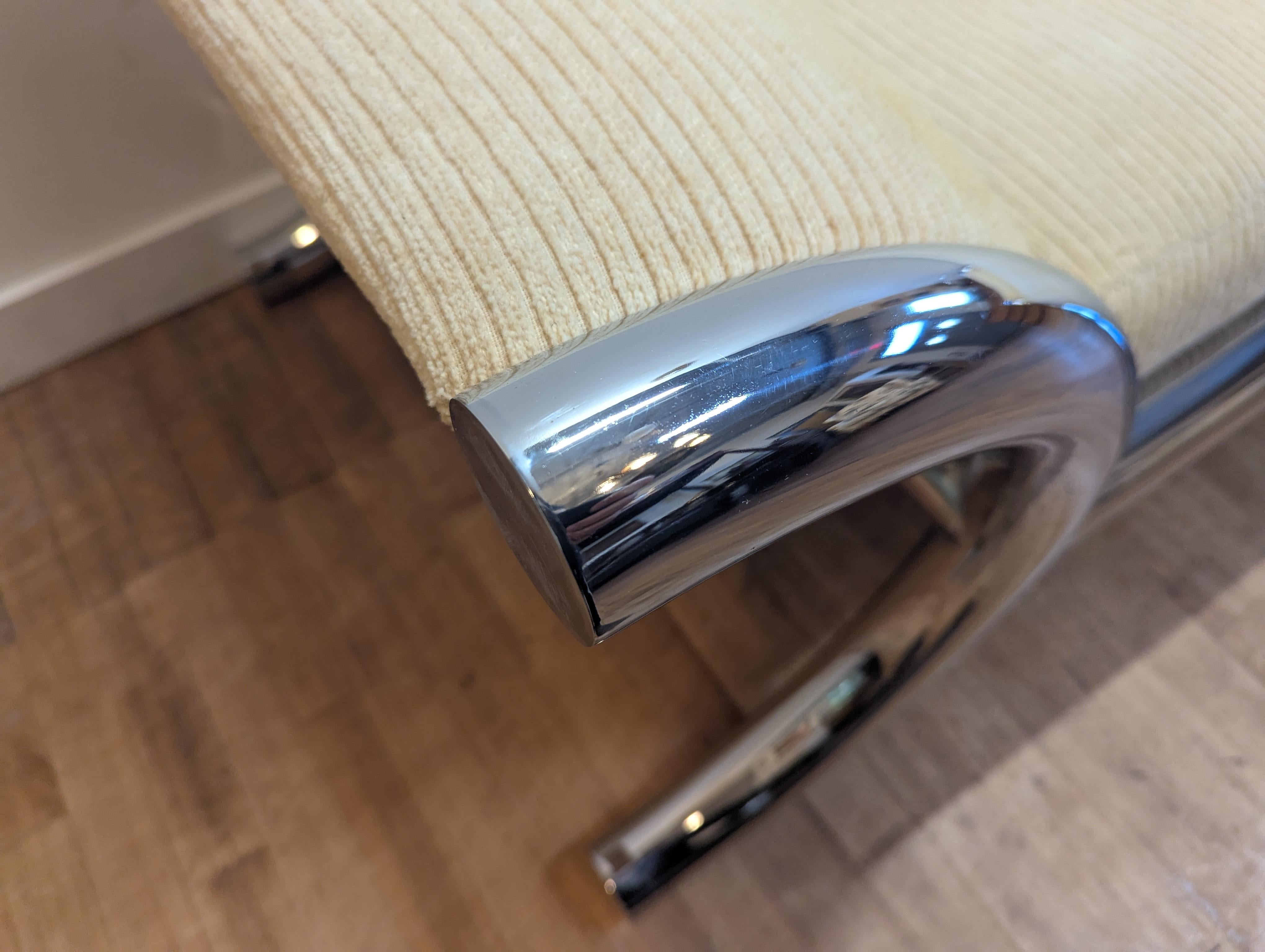 Italiano Panchina cromata moderna di metà secolo Selig con chaise day bed in vendita