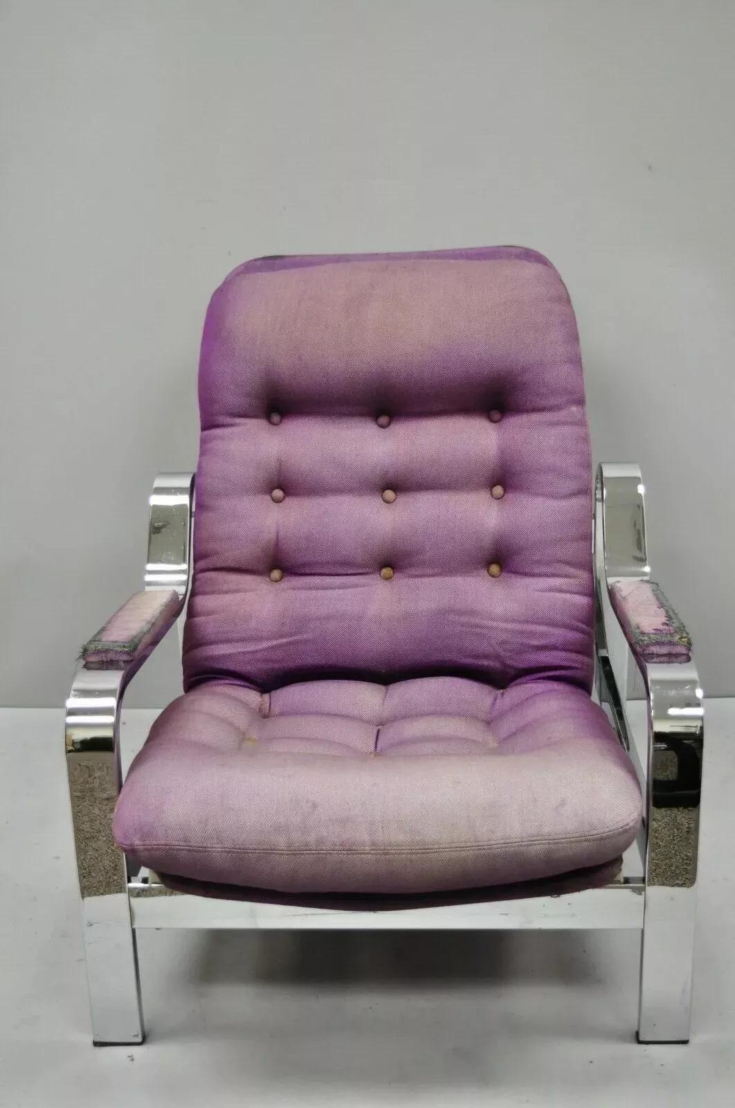 Mid Century Modern Chrome Selig Recliner Reclining Lounge Chair, Milo Baughman Style. Der Artikel verfügt über ein elegantes verchromtes Gestell, gepolsterte Armlehnen, einen sehr schönen Vintage-Artikel, großartigen Stil und Form. Circa Mitte des