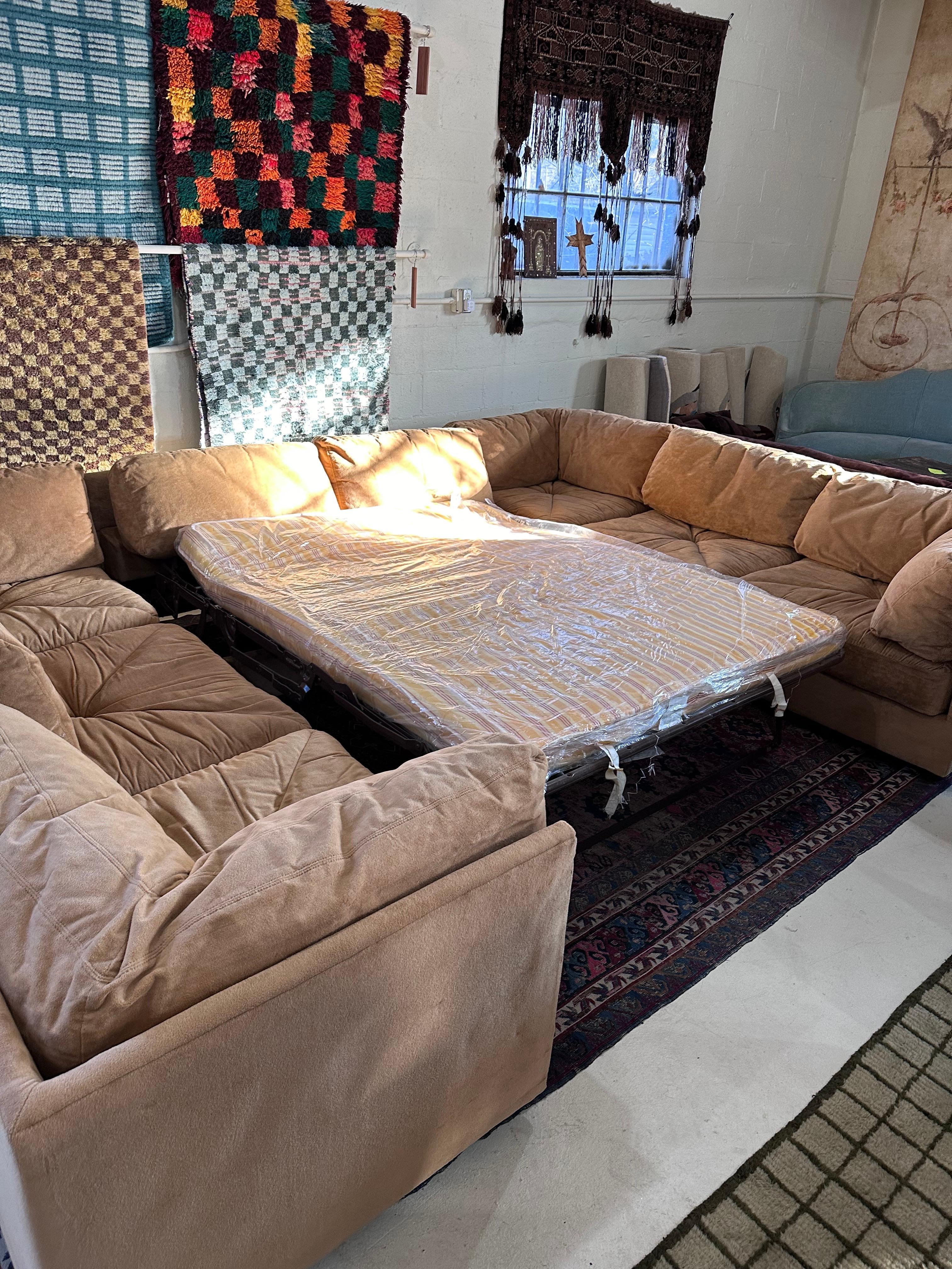 Selig Modular Conversation Pit Sofa In Good Condition For Sale In Nashville, TN