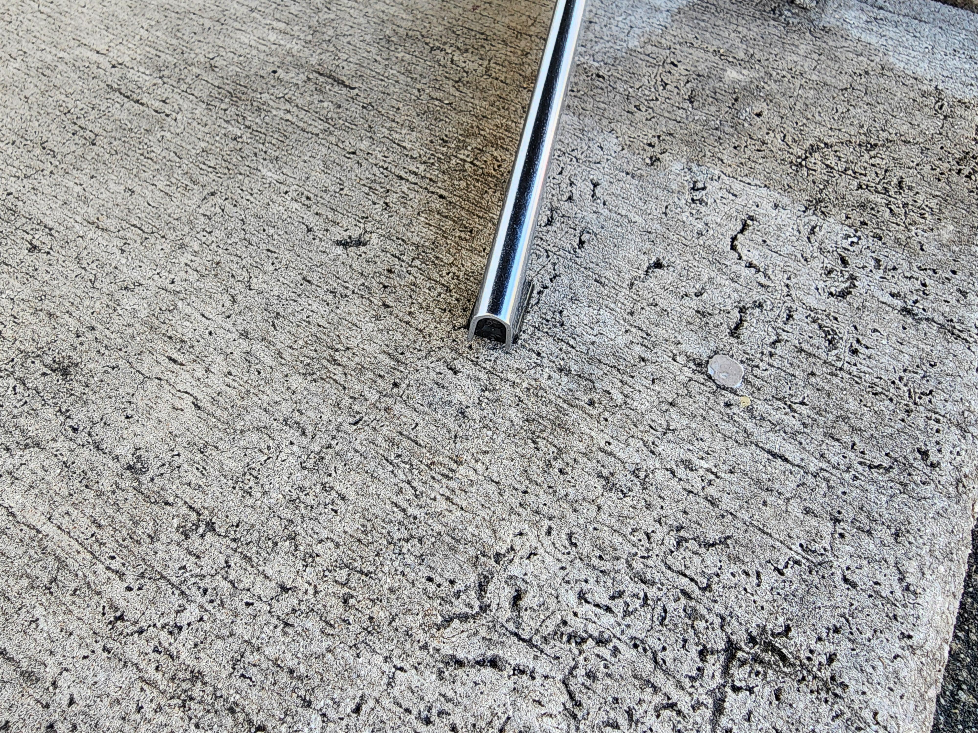 Selig Schwedischer Modernistischer Lederstuhl & Ottomane 1970er im Angebot 13