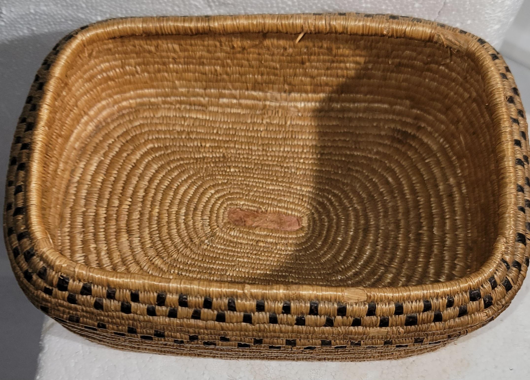 XX secolo Selish, Iowa Frazer River Indian Basket in vendita