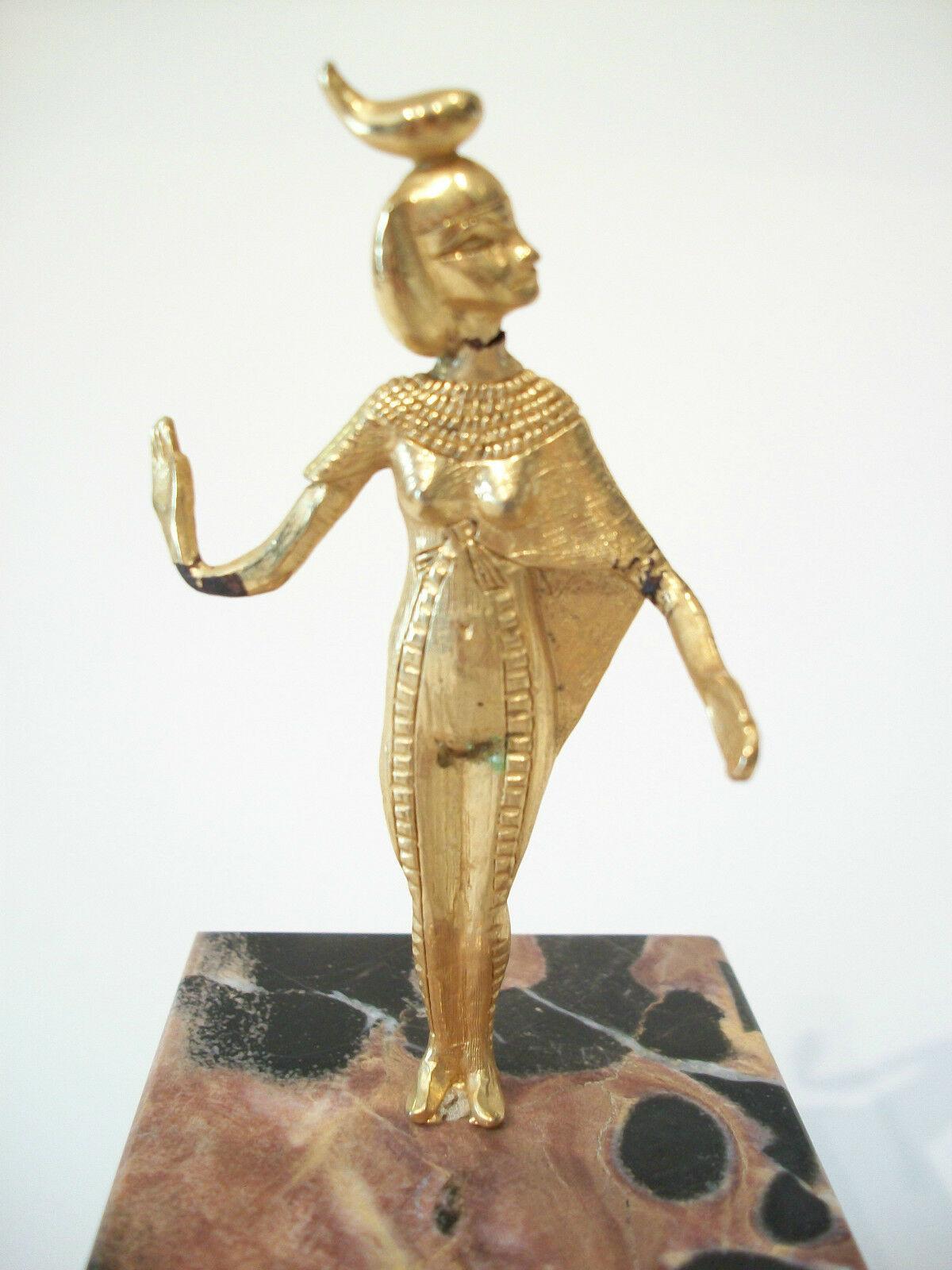 SELKET  gyptische Gttin aus vergoldeter Bronze im Art dco-Stil auf Marmorsockel, Mitte des 20. Jahrhunderts im Angebot 1