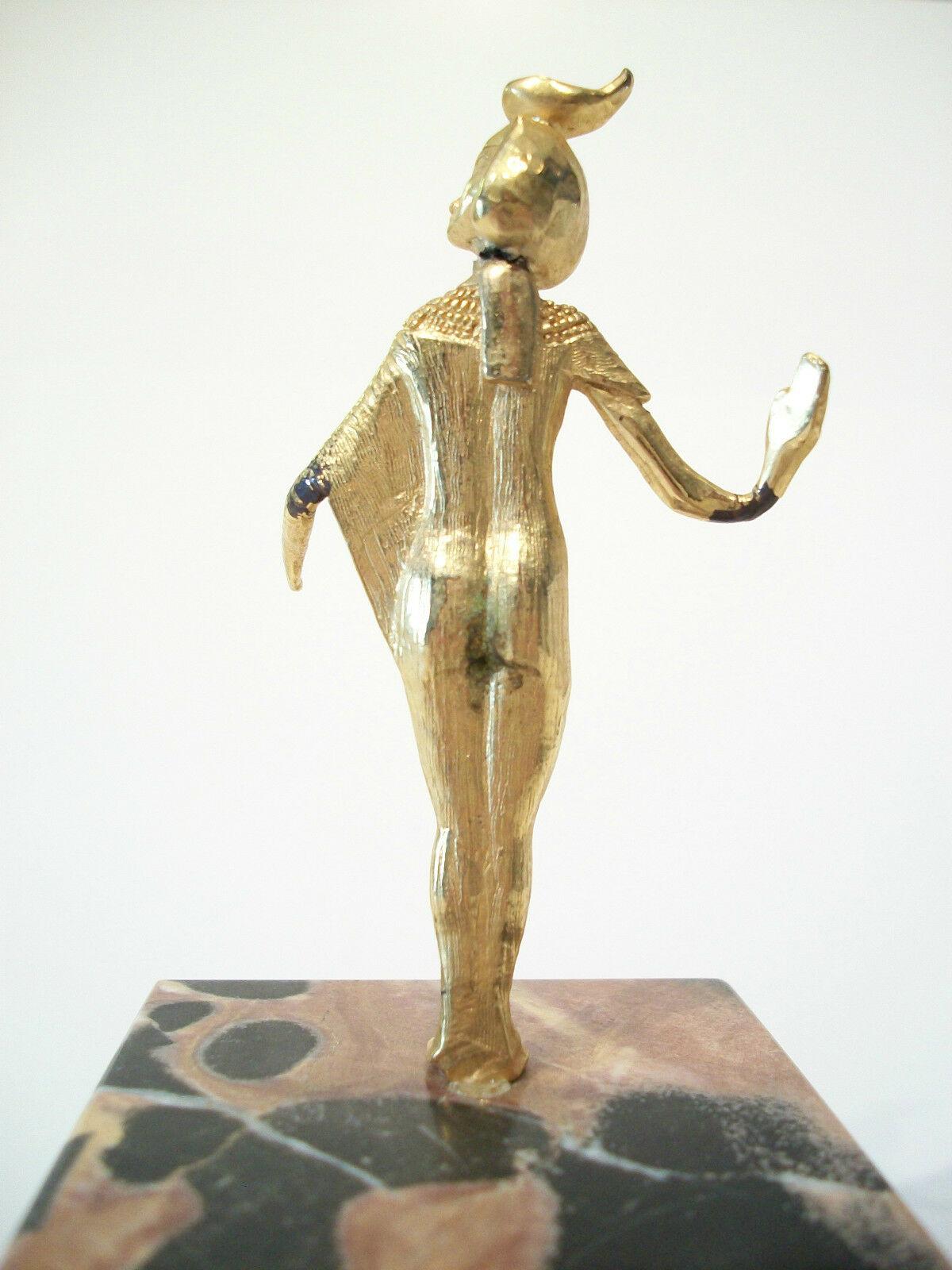 SELKET - Art Deco Gilt Bronze Egyptian Goddess on Marble Base, Mid 20th Century In Good Condition For Sale In Chatham, ON