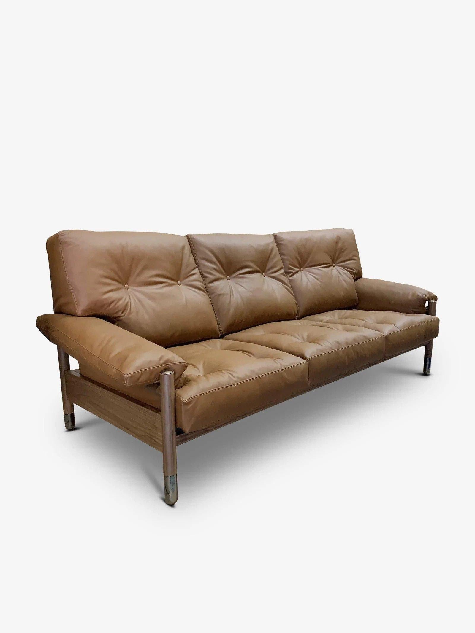 Sella Sofa In New Condition For Sale In Sag Harbor, NY