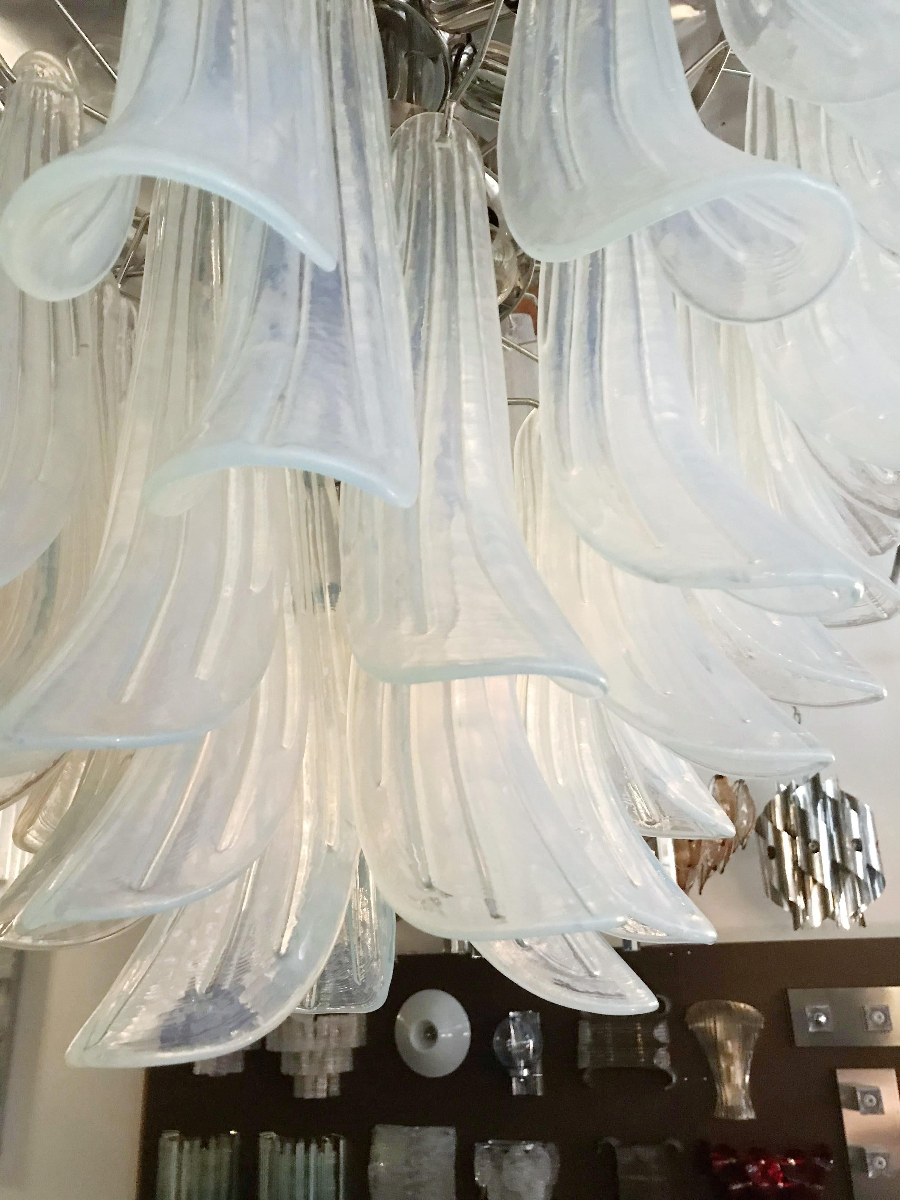 Vetro soffiato Lampadario Selle di Fabio Ltd in vendita