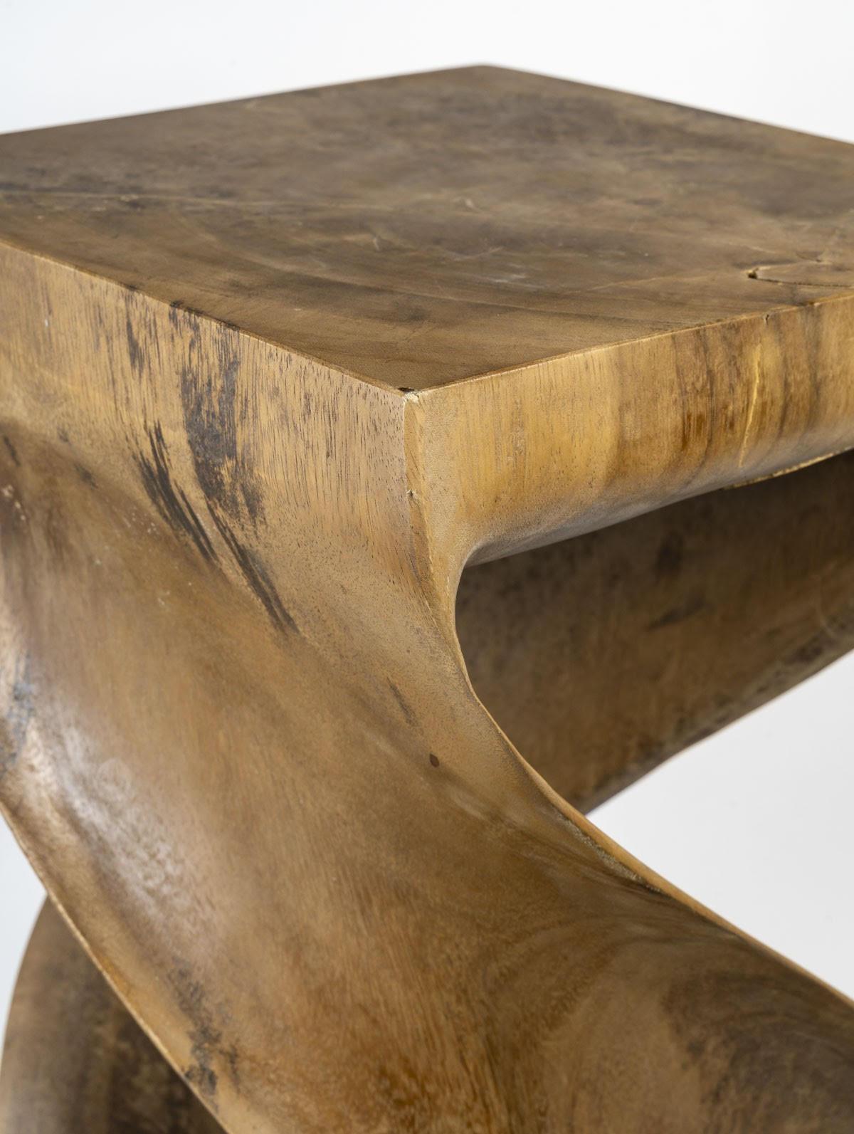 Français Sellette d'Olivier de Schrijver, bois naturel sculpté et teinté, 20e siècle.