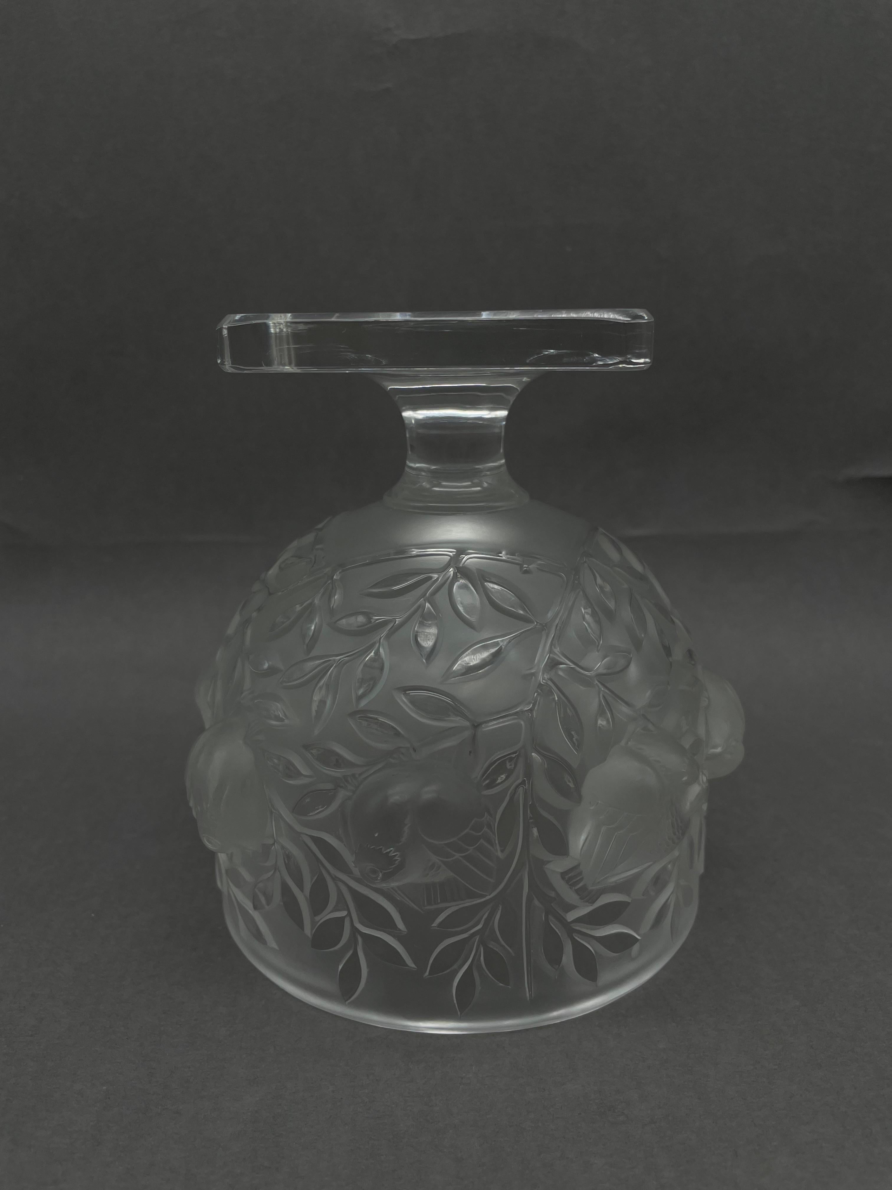 Hand-Carved Seltene Lalique Kristall Pokal/Fußbecher For Sale
