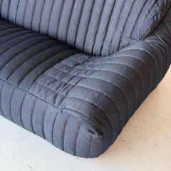 Canapé « Sandra » en denim à lisière, créé par Annie Hieronimus pour Ligne Roset