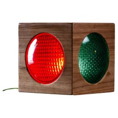 Die Semaphore-Lampe. Linsen für Verkehrssignale aus Massivholz und aus den 1960er Jahren