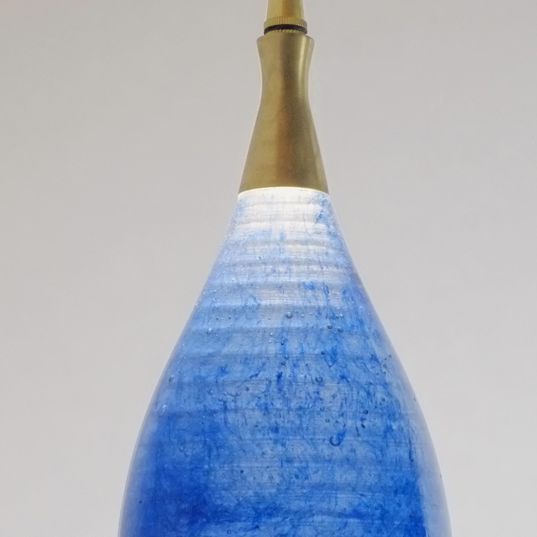Moulage Lampe en verre contemporaine : Lampe suspendue Semazen en cristal bleu clair en vente