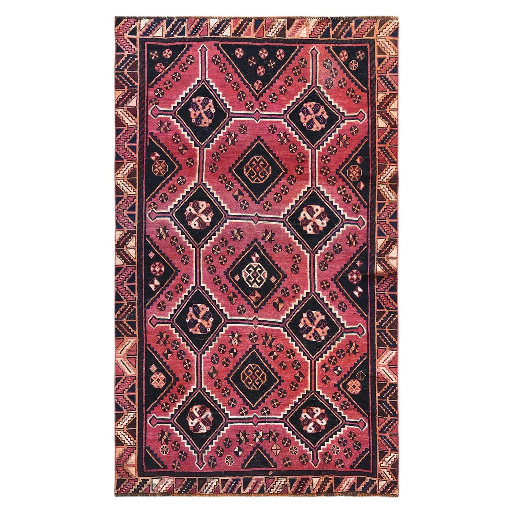 Tapis persan Qashqai semi-ancien rose abrash en pure laine nouée à la main, porté à la main