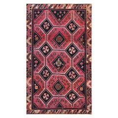 Semi antiker, handgeknüpfter, abgeschrägter, rosafarbener, persischer Qashqai-Teppich aus reiner Wolle