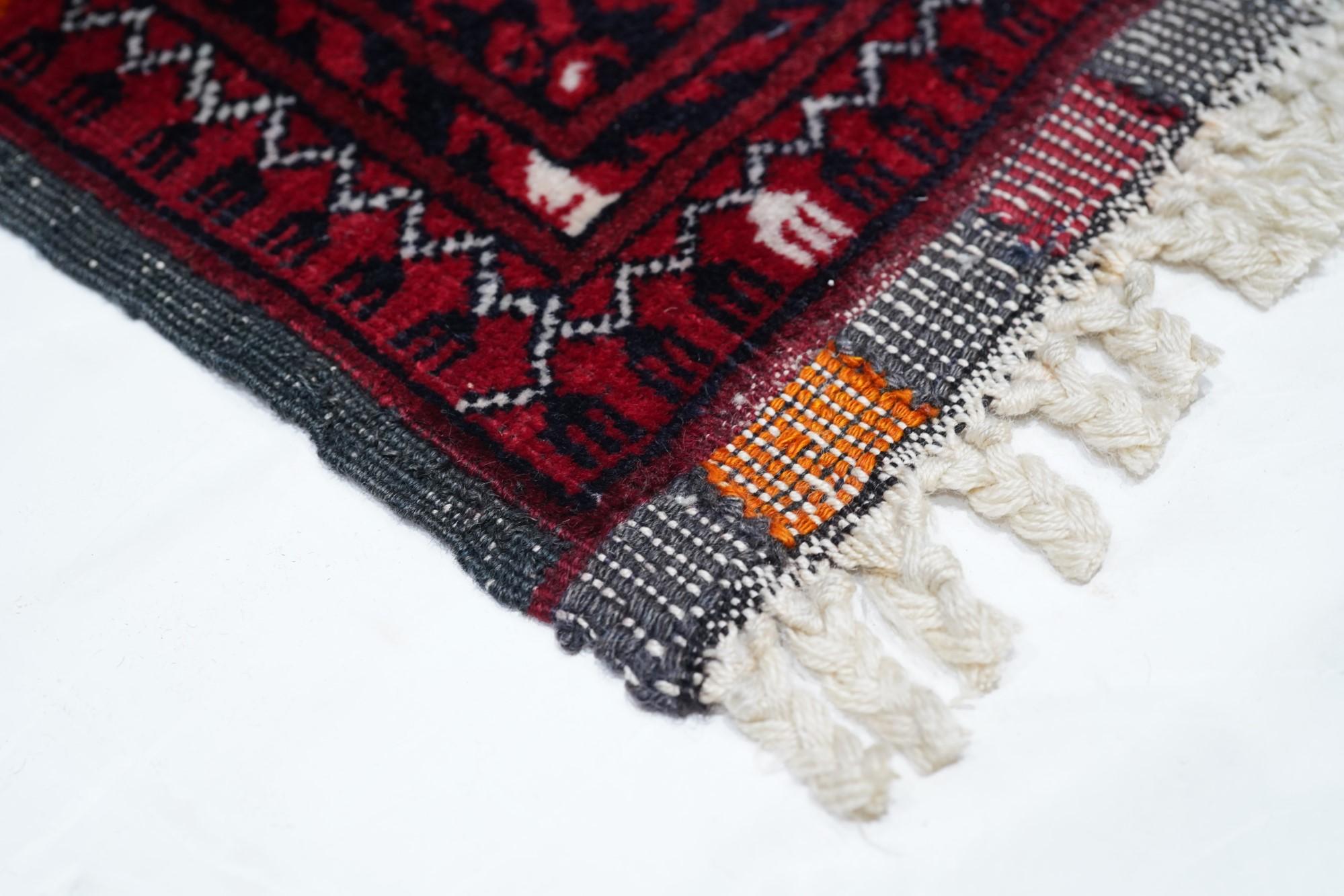 Vintage Afghan Teppich 3'7'' x 7'1'' (Asiatisch) im Angebot