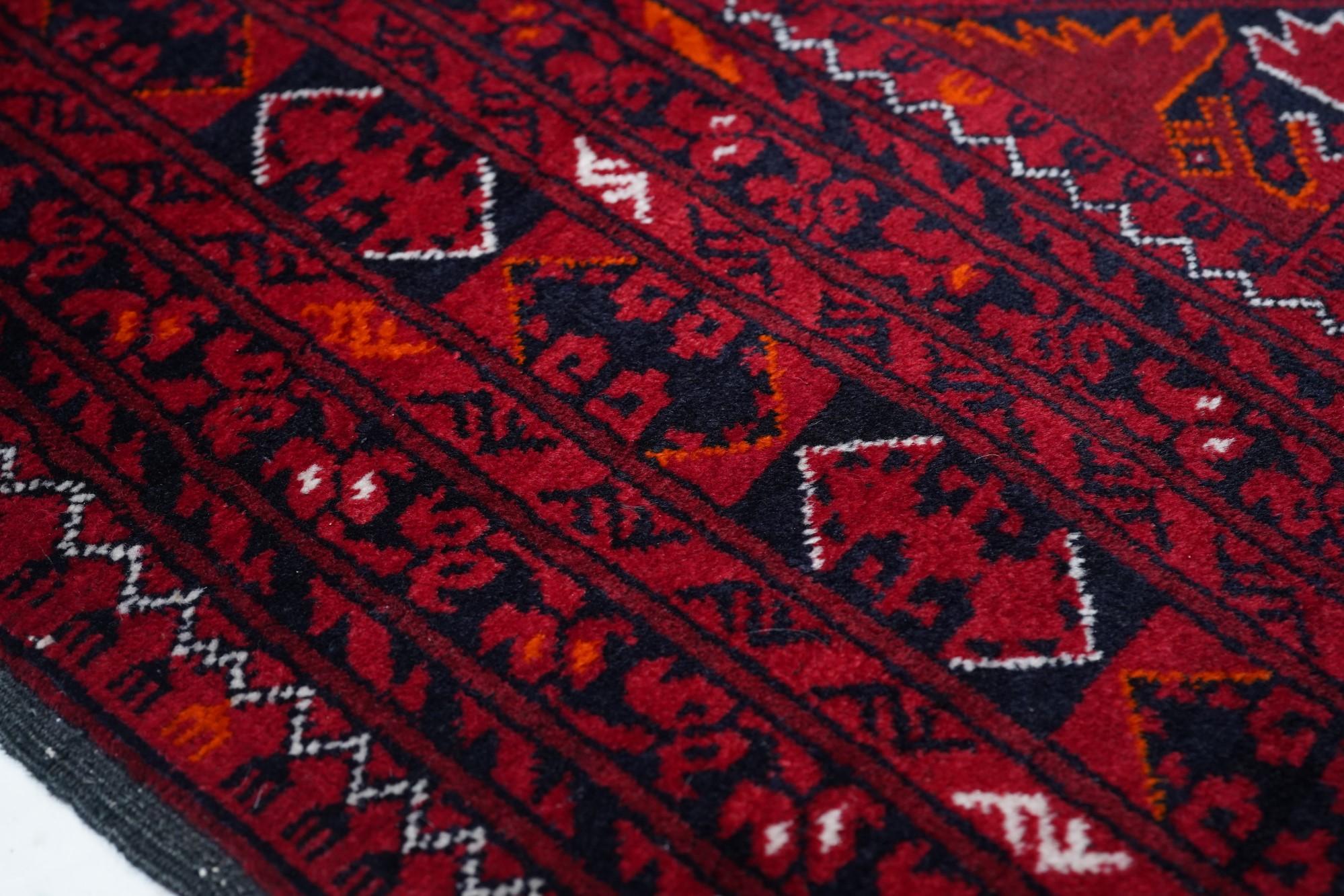 Vintage Afghan Teppich 3'7'' x 7'1'' (Mitte des 20. Jahrhunderts) im Angebot