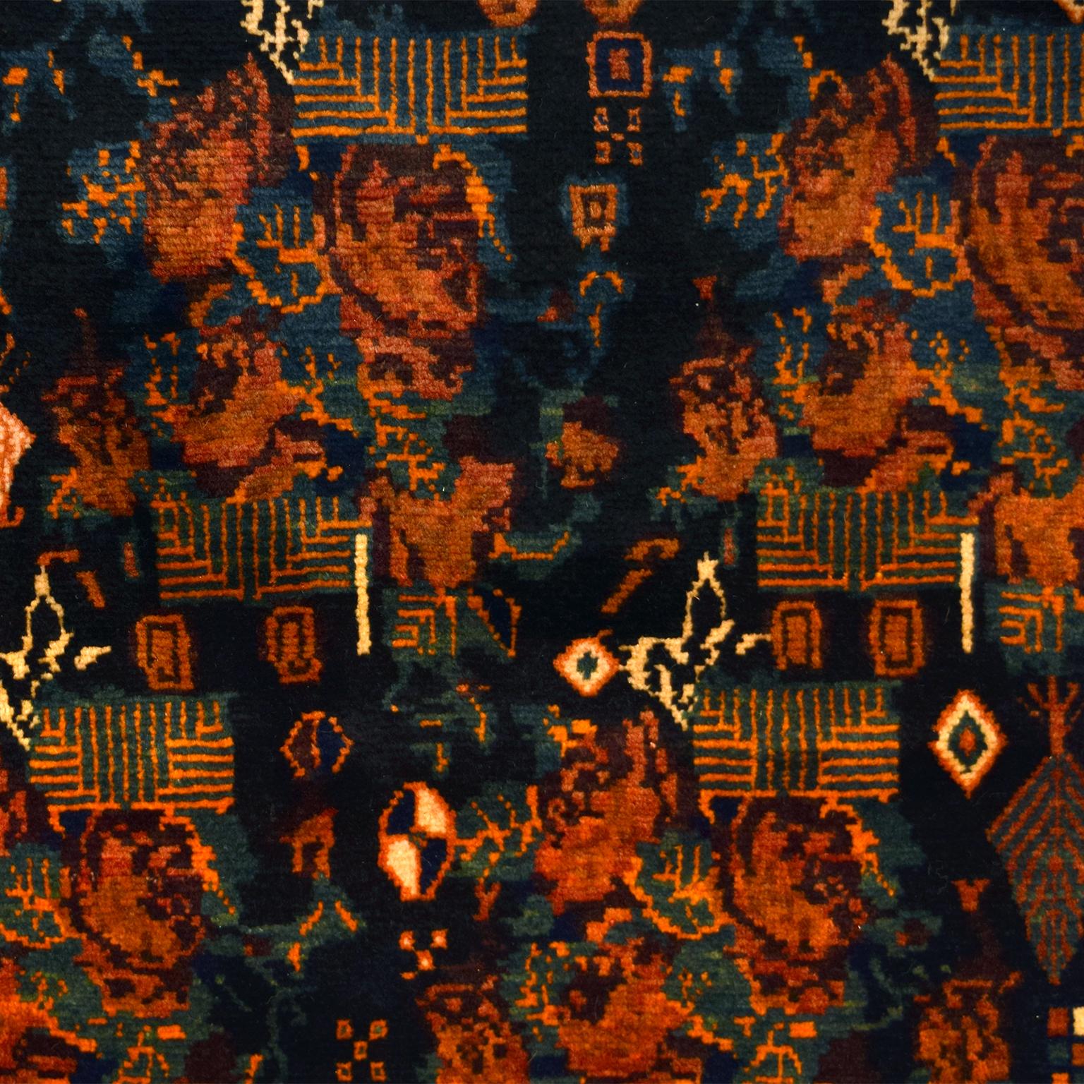 Semi- antiker Afshar-, roter und Indigofarbener handgewebter persischer Teppich aus Wolle, 5' x 7' (Persisch) im Angebot