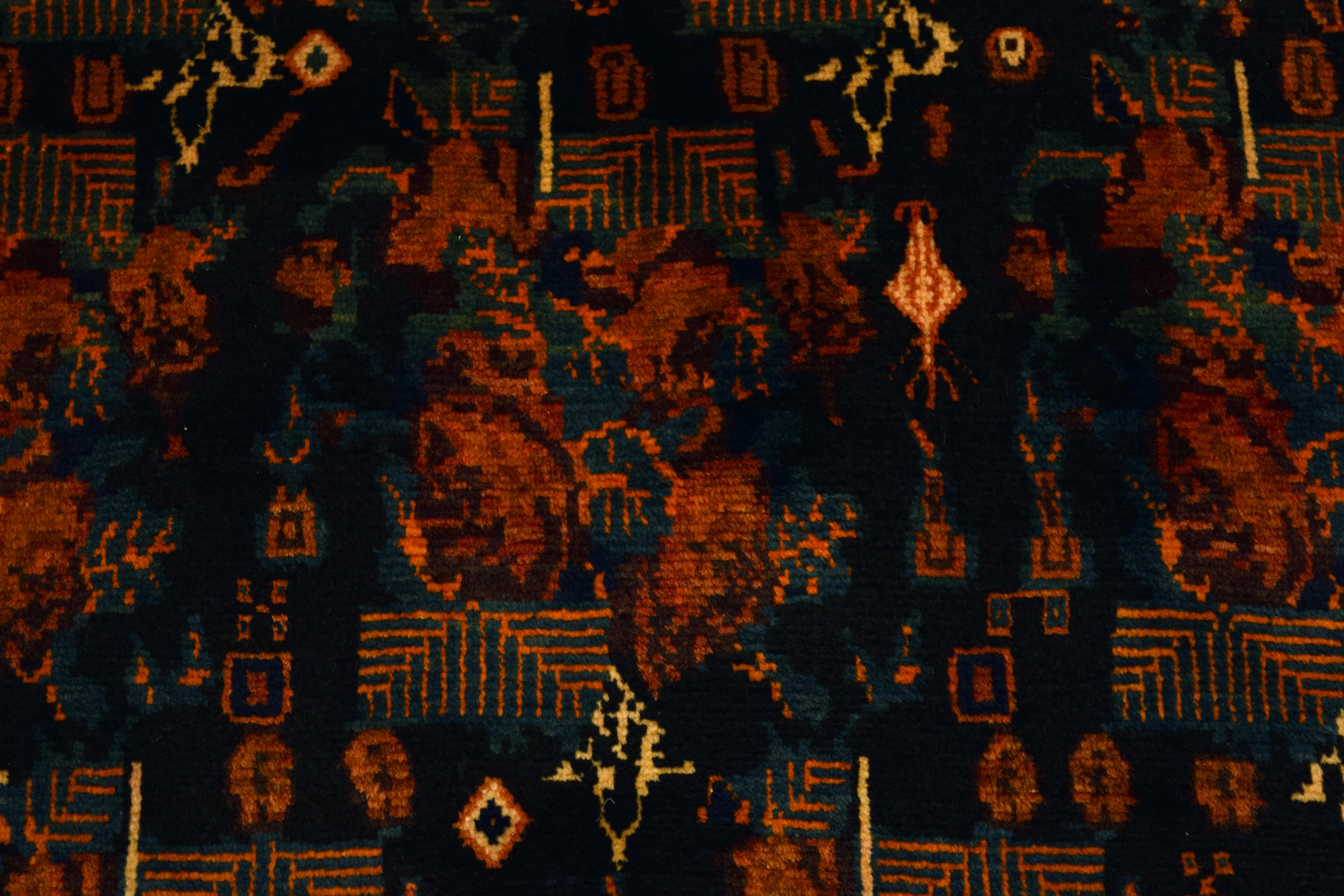 Semi- antiker Afshar-, roter und Indigofarbener handgewebter persischer Teppich aus Wolle, 5' x 7' (Pflanzlich gefärbt) im Angebot
