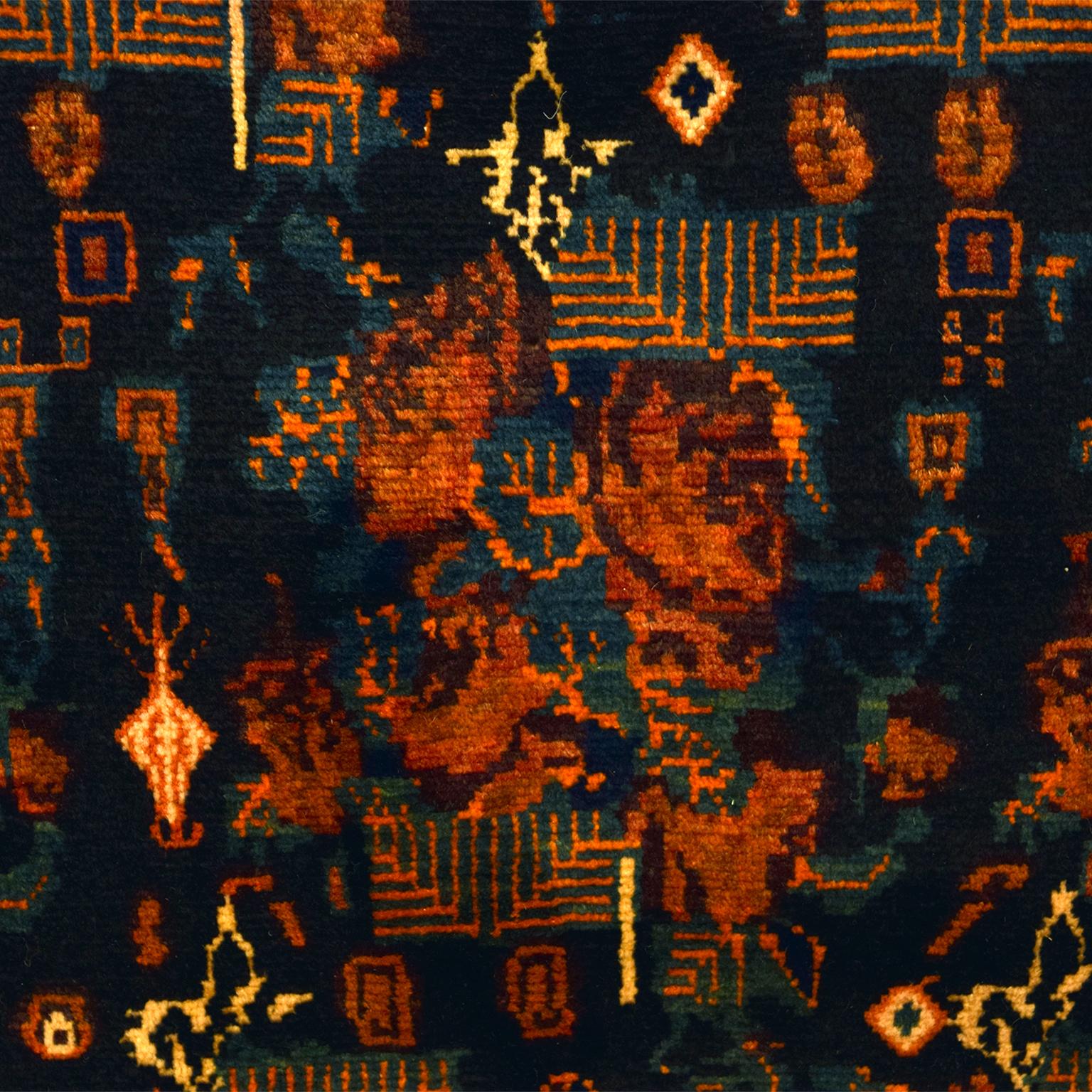 Semi- antiker Afshar-, roter und Indigofarbener handgewebter persischer Teppich aus Wolle, 5' x 7' im Zustand „Gut“ im Angebot in New York, NY
