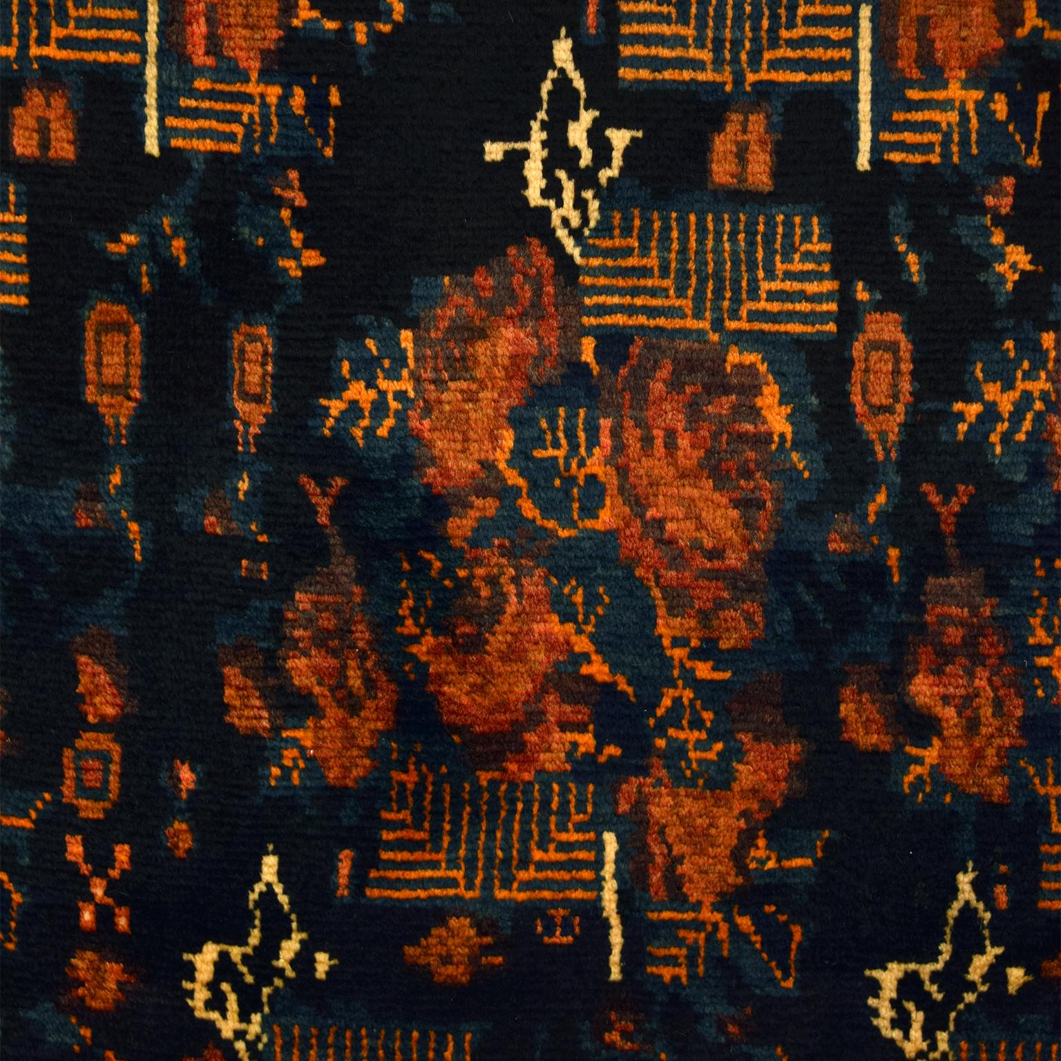 Semi- antiker Afshar-, roter und Indigofarbener handgewebter persischer Teppich aus Wolle, 5' x 7' (Mitte des 20. Jahrhunderts) im Angebot