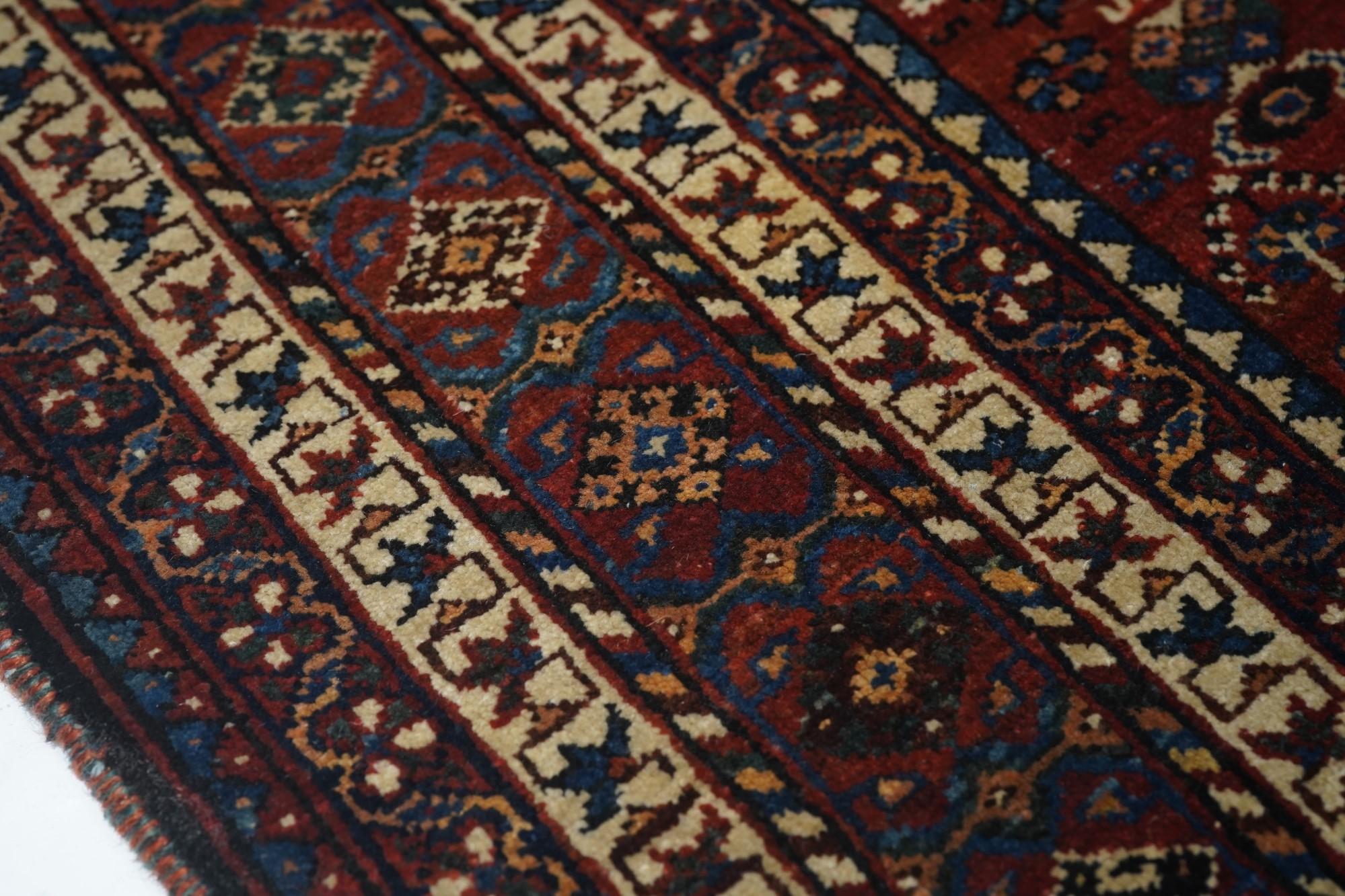 Vintage Afshar Rug 4'0'' x 7'0'' In Excellent Condition For Sale In New York, NY
