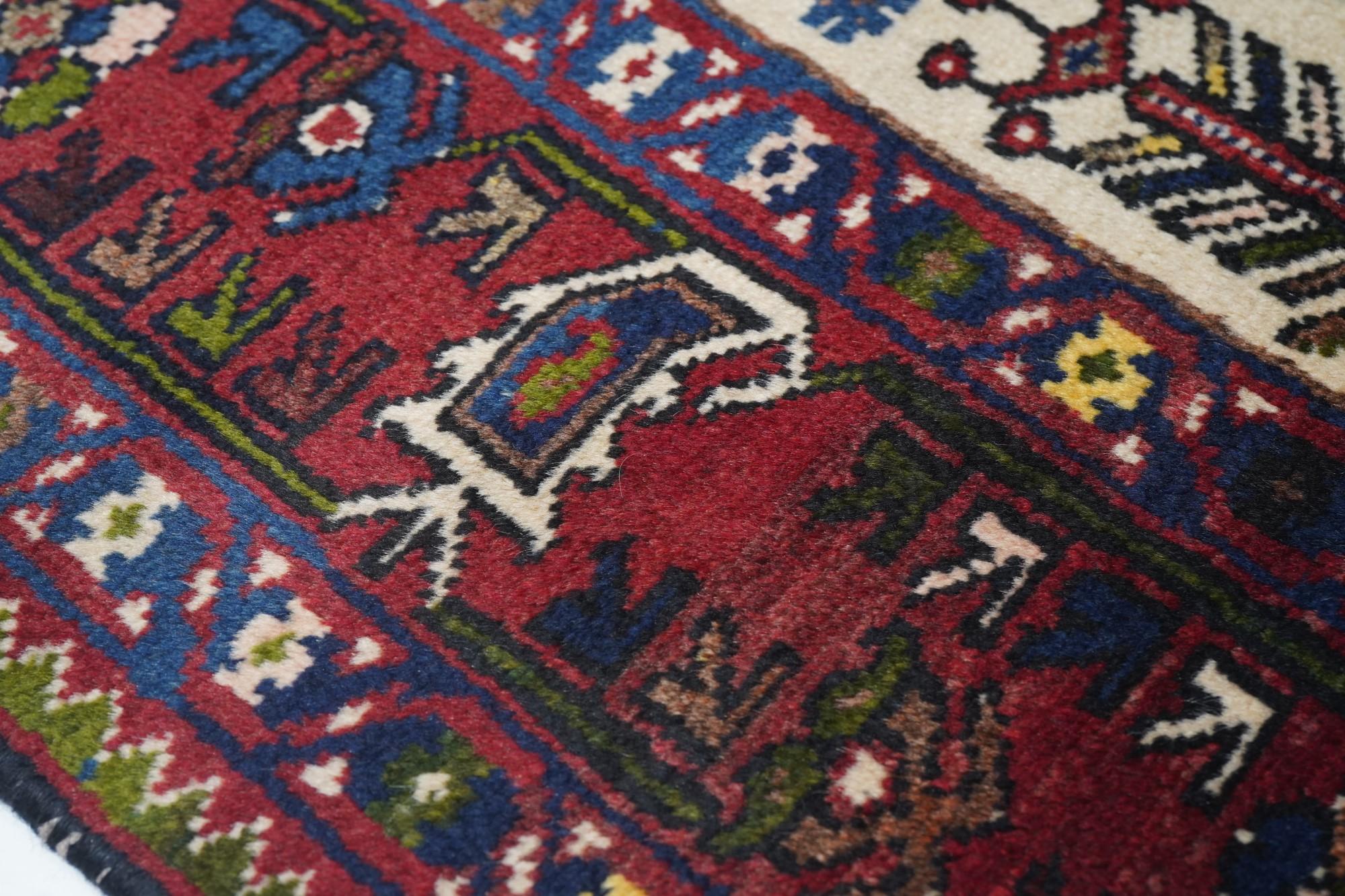 Milieu du XXe siècle Tapis Bakhtiari vintage 4'7'' x 6'9'' en vente