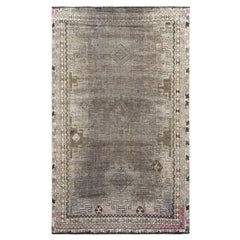 Semi Antiker Beigefarbener persischer, handgeknüpfter, beigefarbener, getragener, reiner, handgeknüpfter Teppich aus organischer Wolle