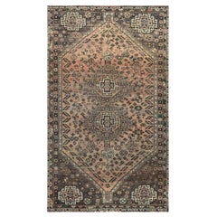 Semi antiker, brauner, persischer, handgeknüpfter, reiner Shiraz-Abrash-Teppich aus Naturwolle