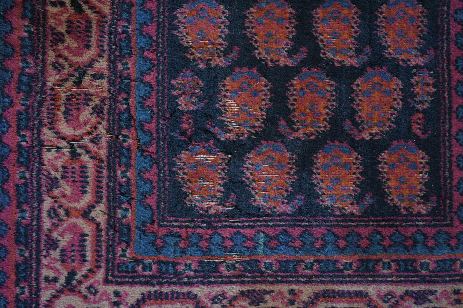 Semi Antique Carpet Rug In Good Condition For Sale In Los Angeles, CA