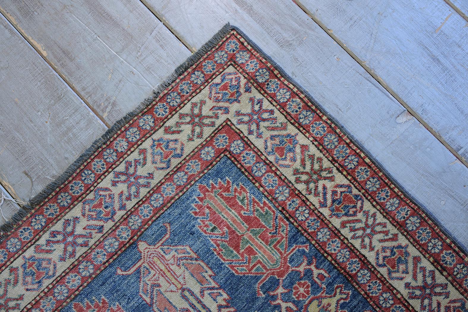 Vintage Semi-Antique Wool Carpet Rug In Good Condition For Sale In Los Angeles, CA