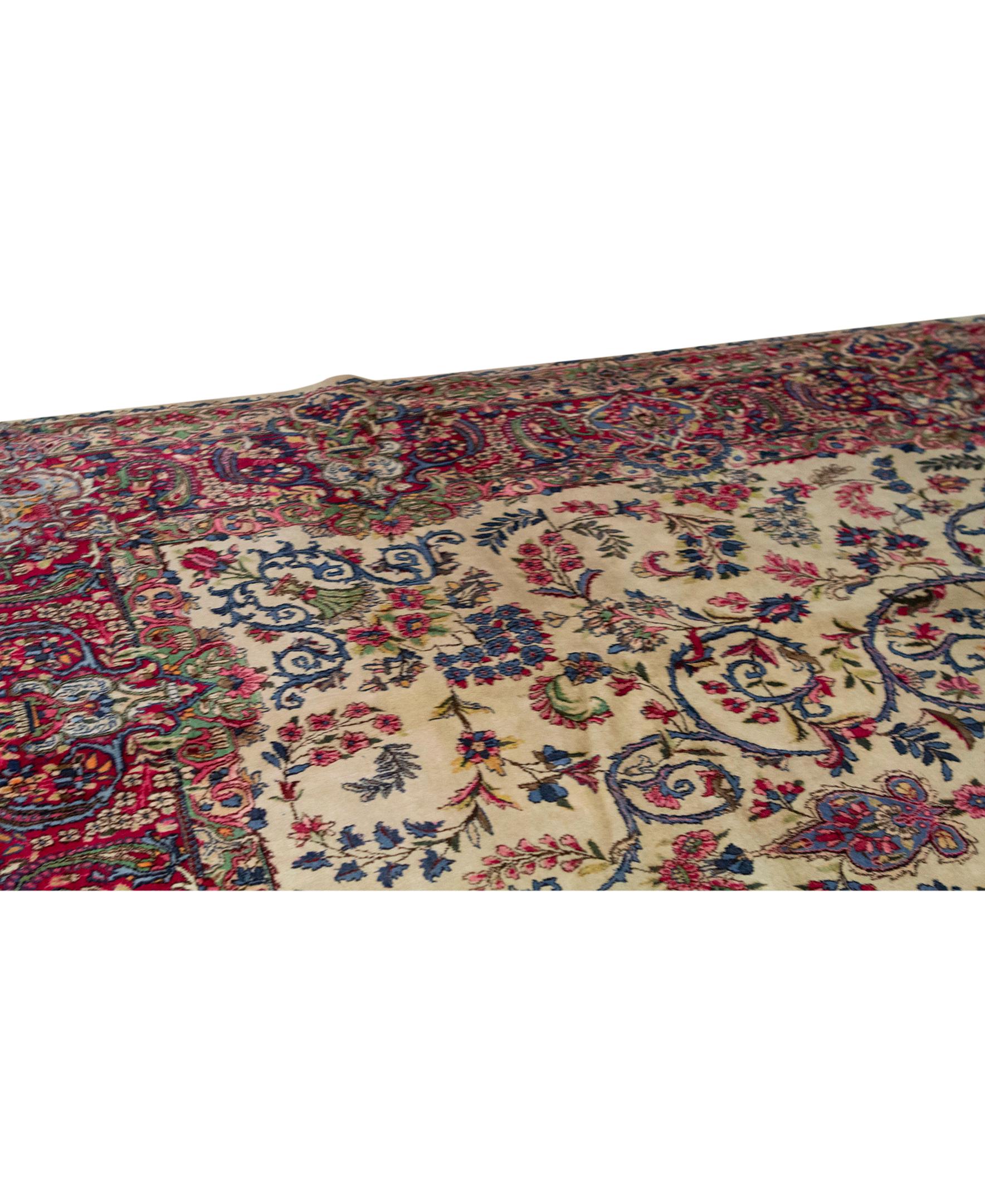 Traditional Handwoven Luxury Semi Antique Kashan Ivory / Red. Size: 9'-7