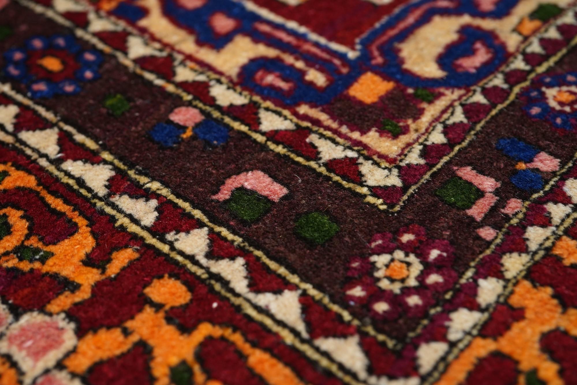 Mid-20th Century Vintage Isfahan Rug 4'9'' x 6'10'' For Sale