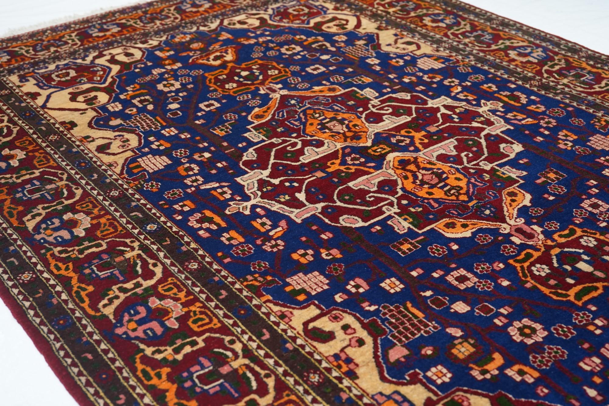 Vintage Isfahan Rug 4'9'' x 6'10'' For Sale 1