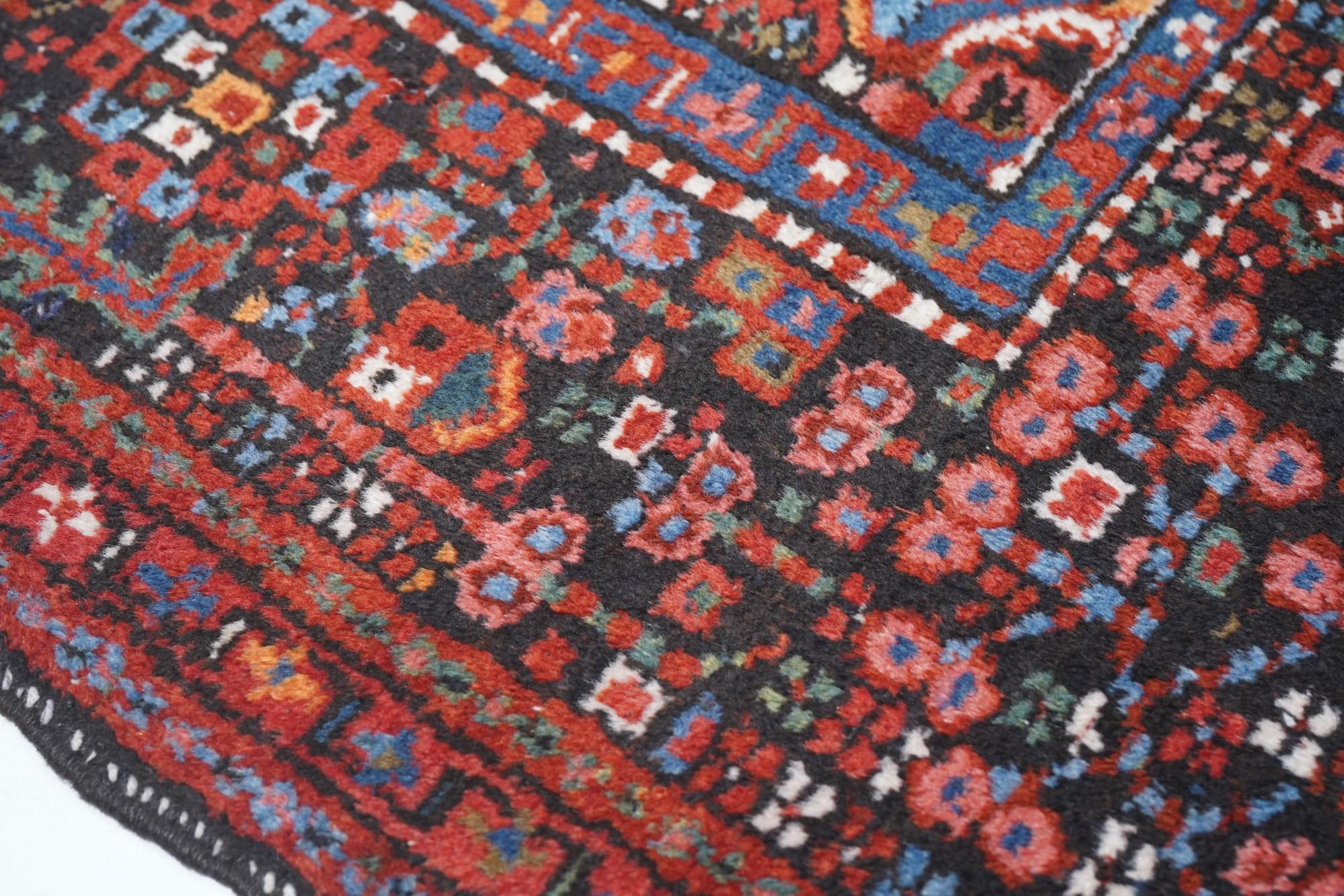 Vintage Karaje Heriz Rug 4'10'' x 6'2'' In Excellent Condition For Sale In New York, NY