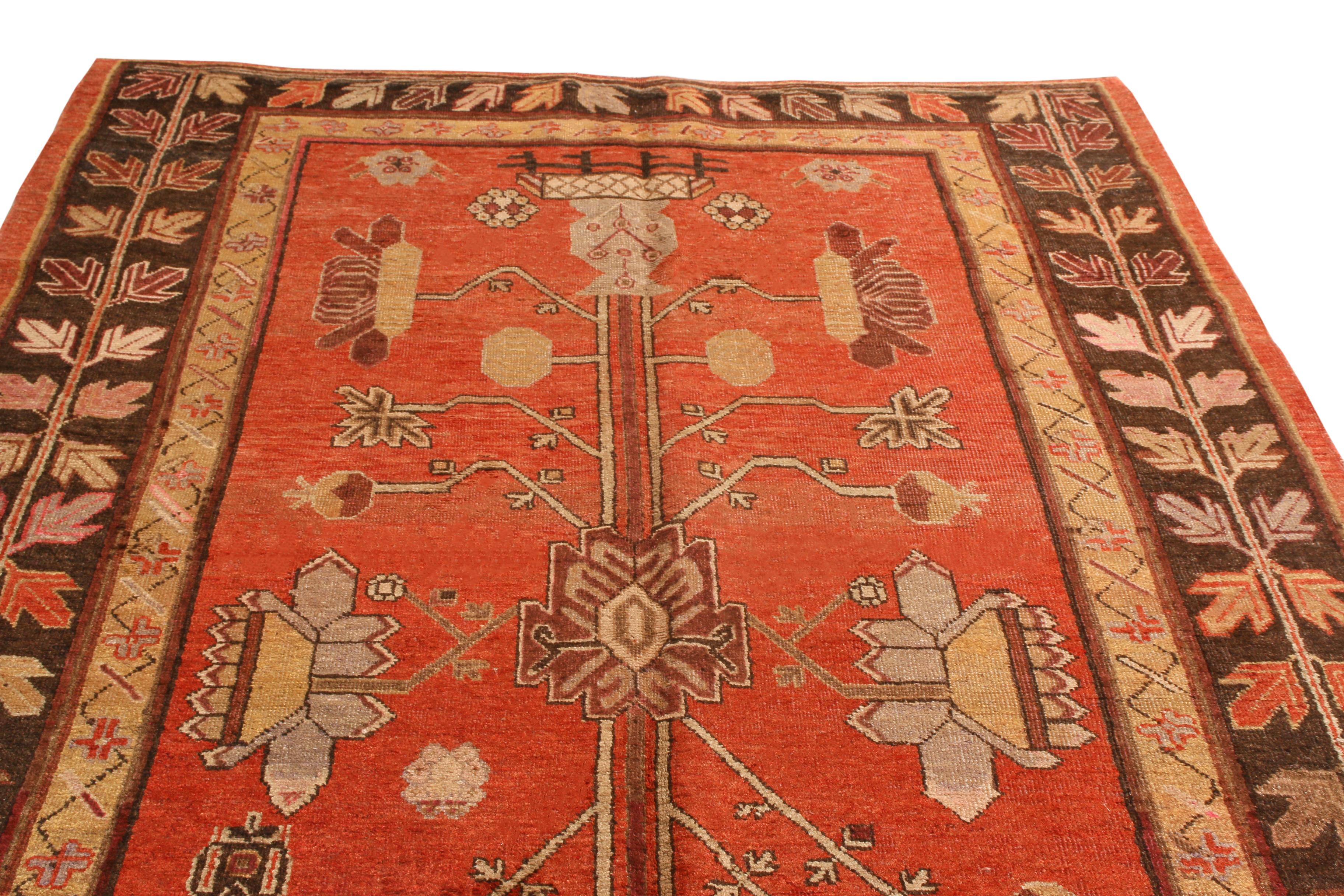 This antique transitional Khotan rug from Rug & Kilim originates between 1920-1940 from the city of Khotan within East Turkestan—a region known for individualistic and iconic cosmopolitan designs. Hand woven in high-quality wool, the all-over field