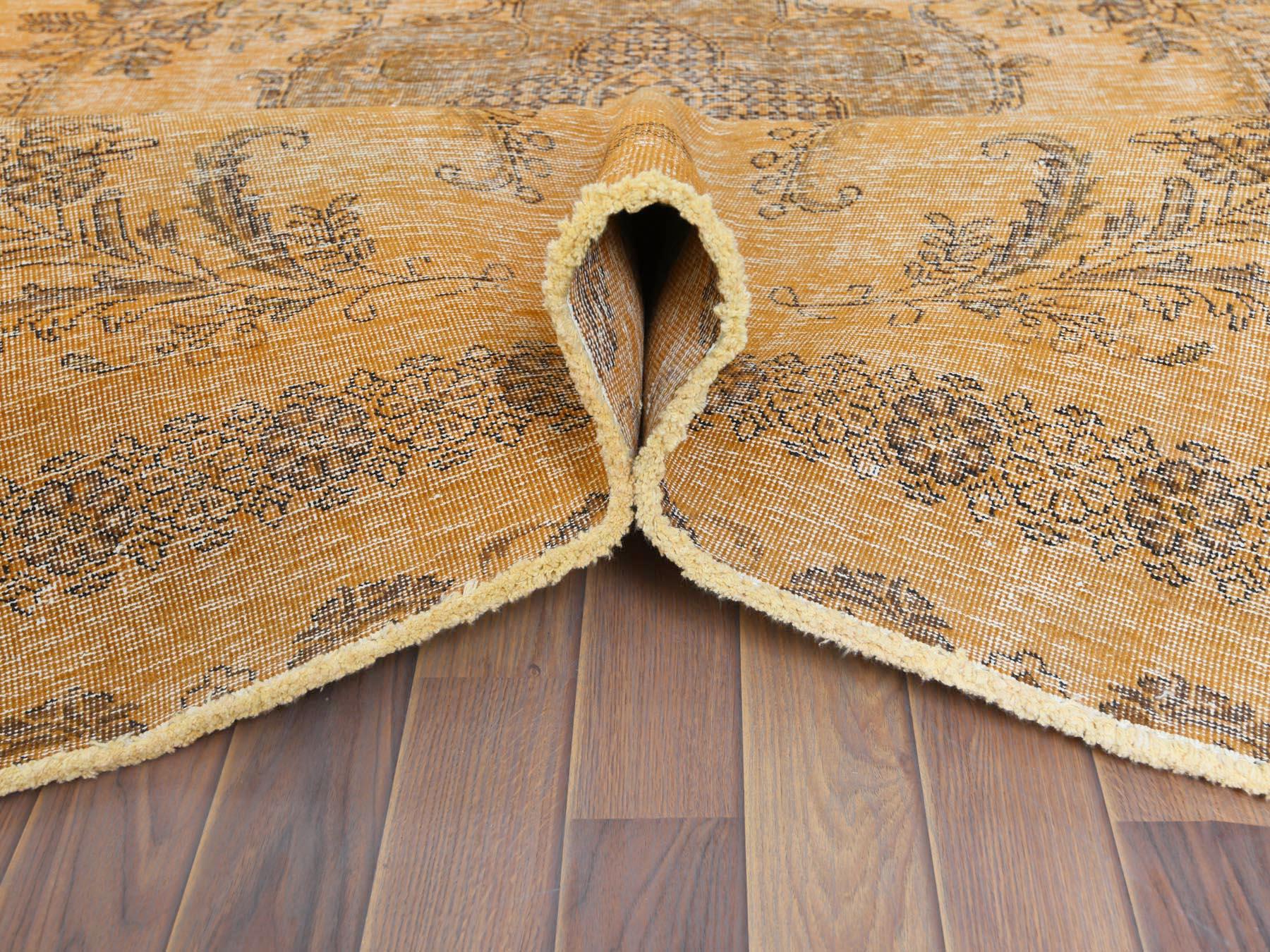 Milieu du XXe siècle Tapis persan orange semi-ancien de Tabriz en pure laine vieillie, noué à la main en vente