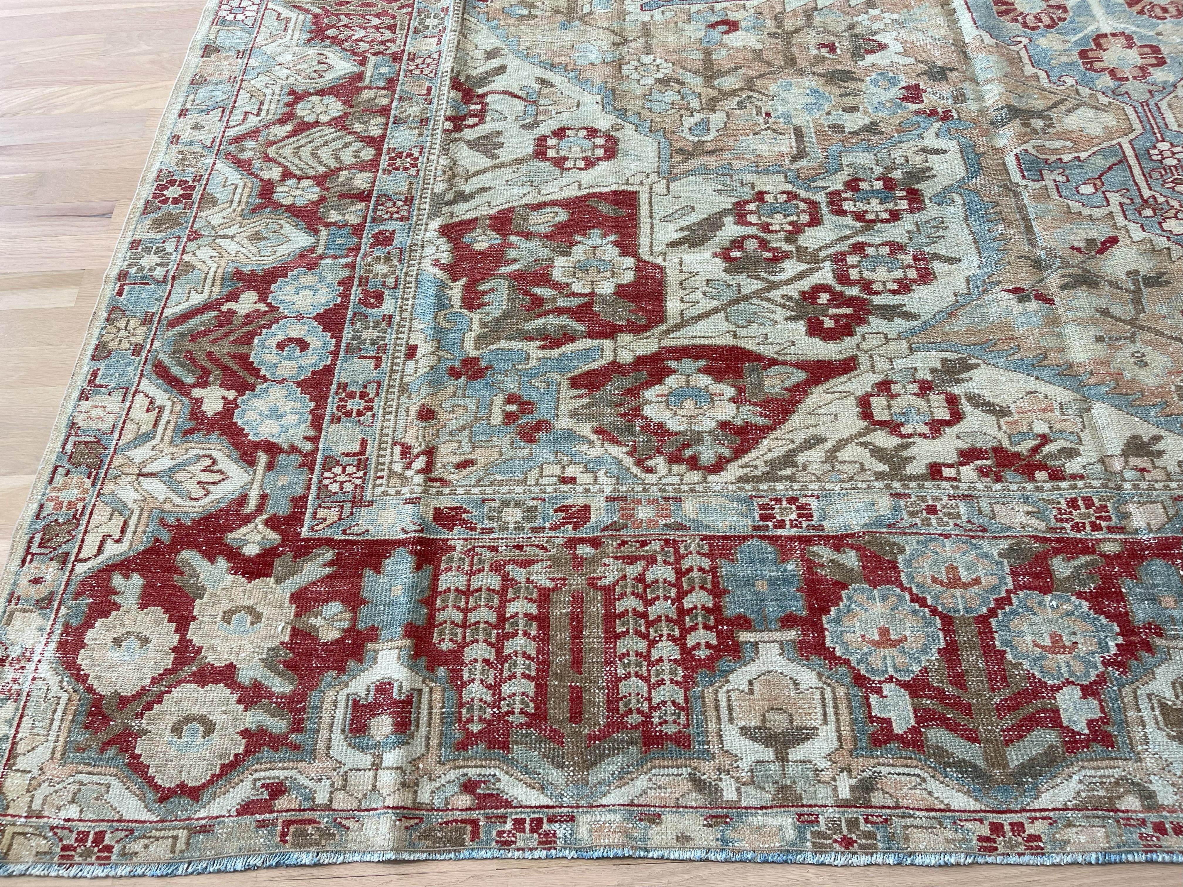 Noué à la main Tapis persan Bakhtiari semi-ancien en vente