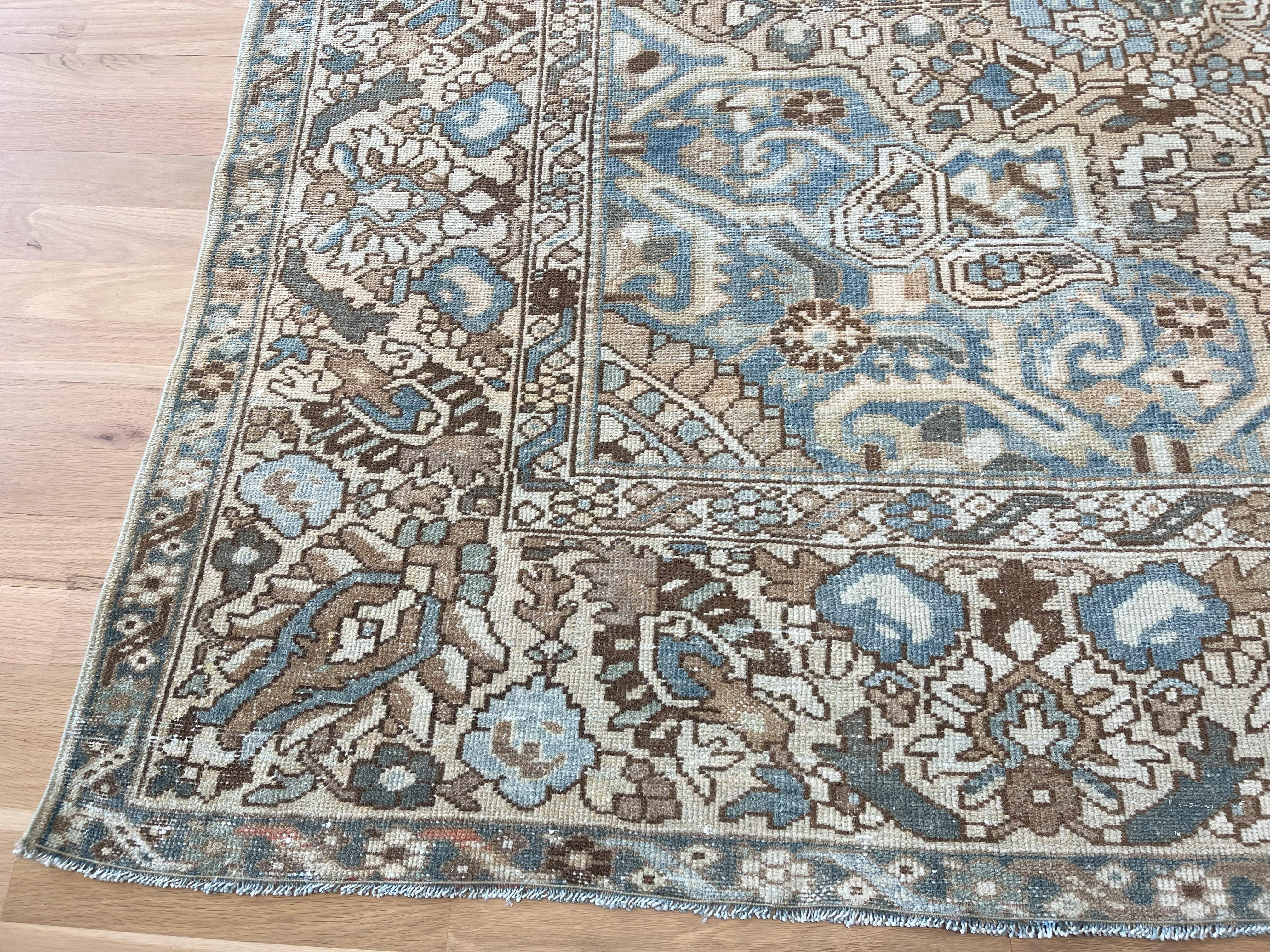Halb-antiker persischer Bachtiari-Teppich (Handgeknüpft) im Angebot