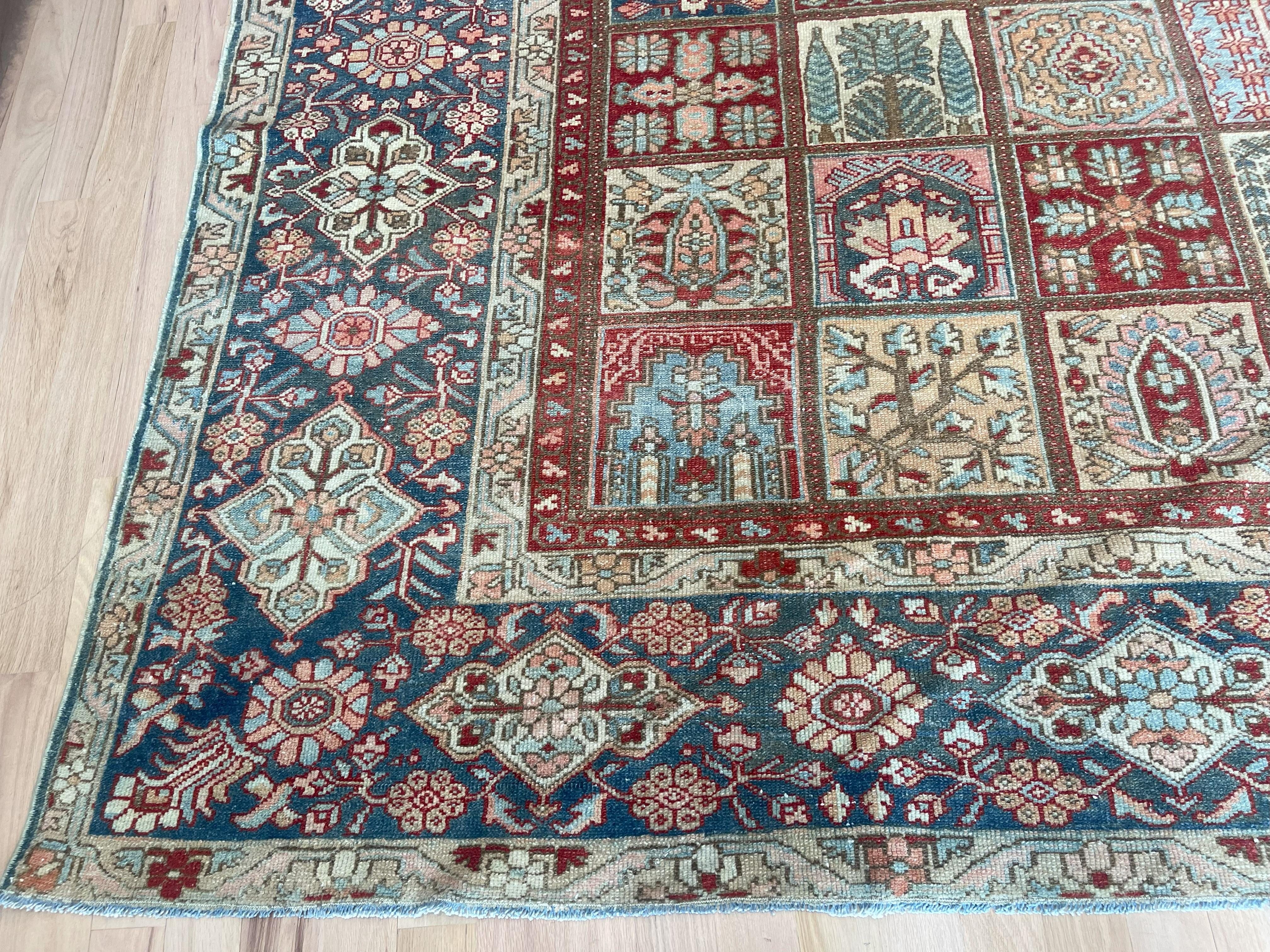 All-Over Box Design Semi-Antiker Persischer Bakhtiari Teppich (Mitte des 20. Jahrhunderts) im Angebot