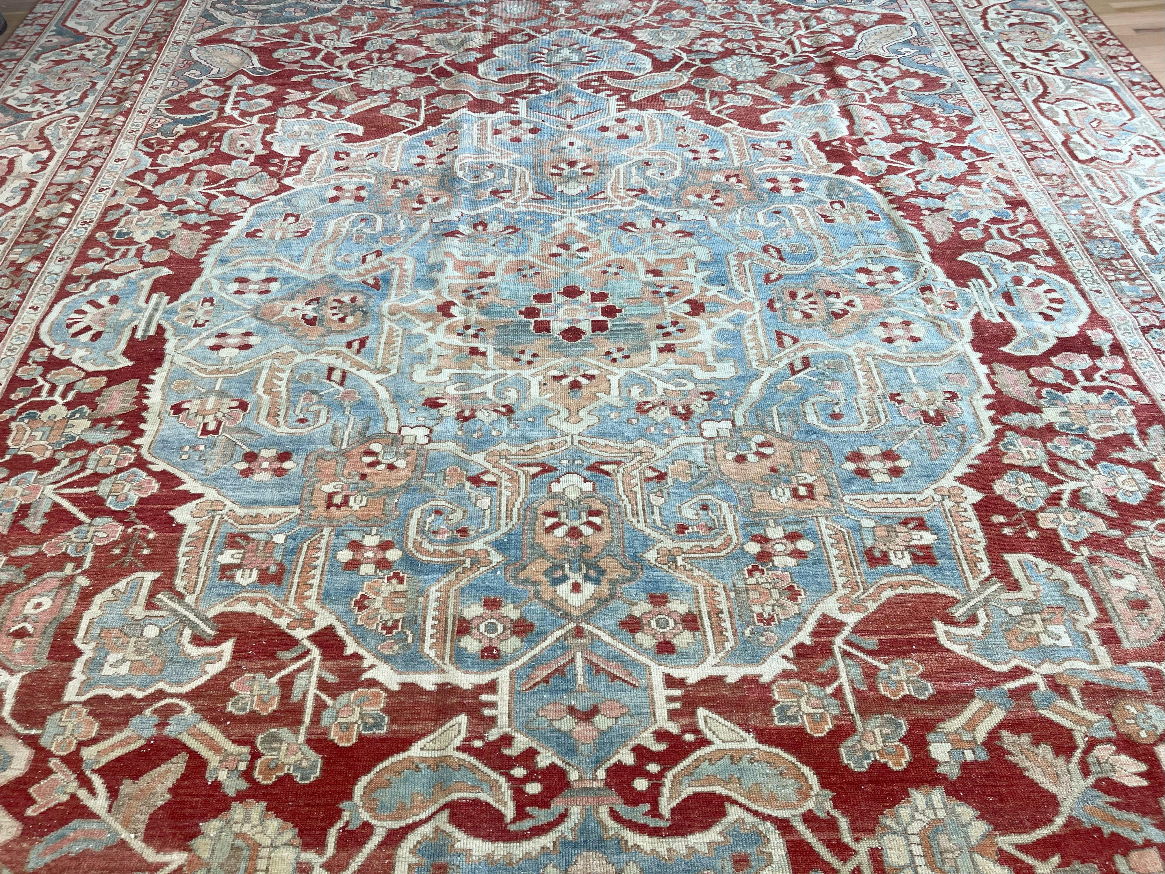 Milieu du XXe siècle Tapis persan Bakhtiari semi-ancien en vente