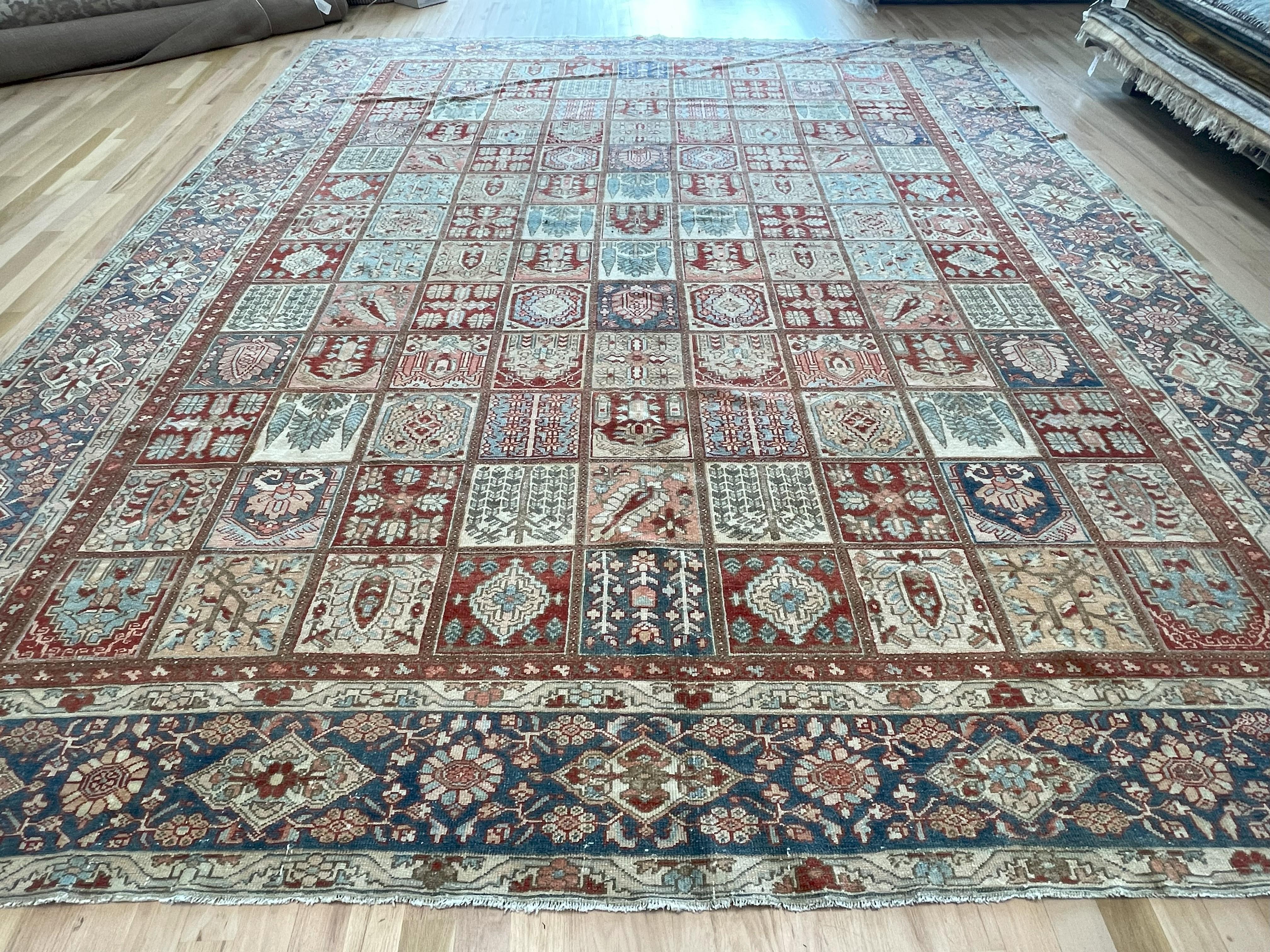 All-Over Box Design Semi-Antiker Persischer Bakhtiari Teppich im Angebot 1