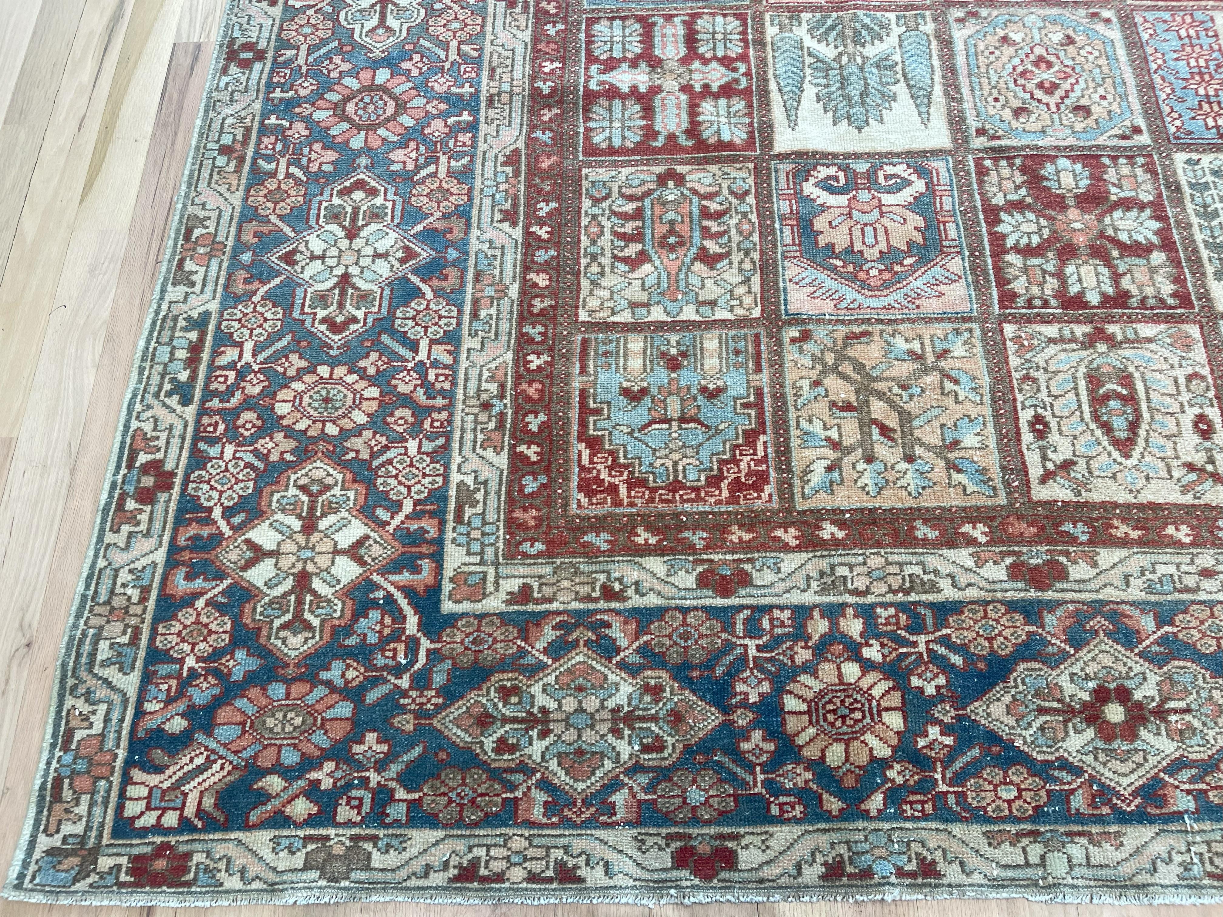 All-Over Box Design Semi-Antiker Persischer Bakhtiari Teppich im Angebot 2