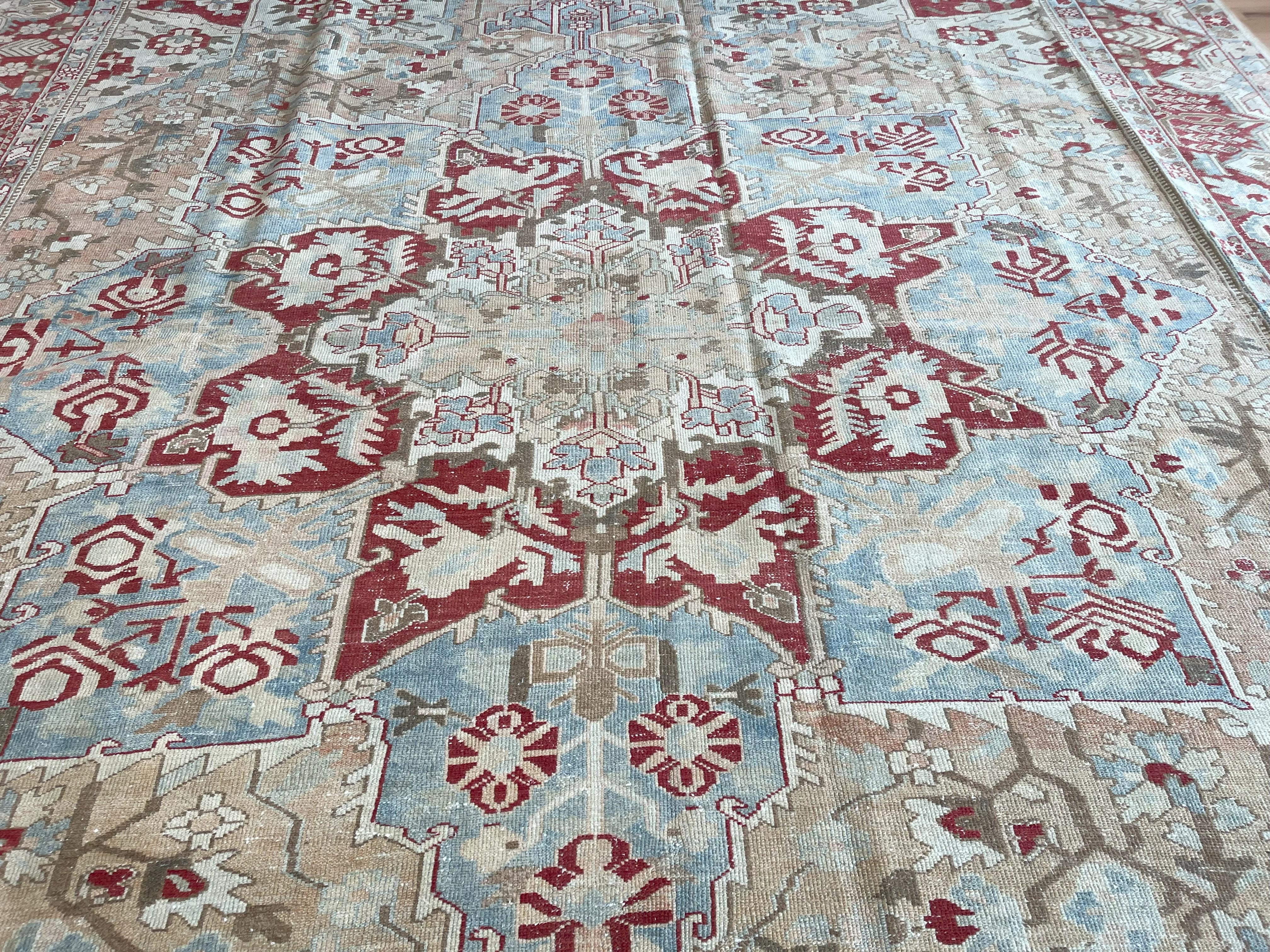Tapis persan Bakhtiari semi-ancien en vente 1