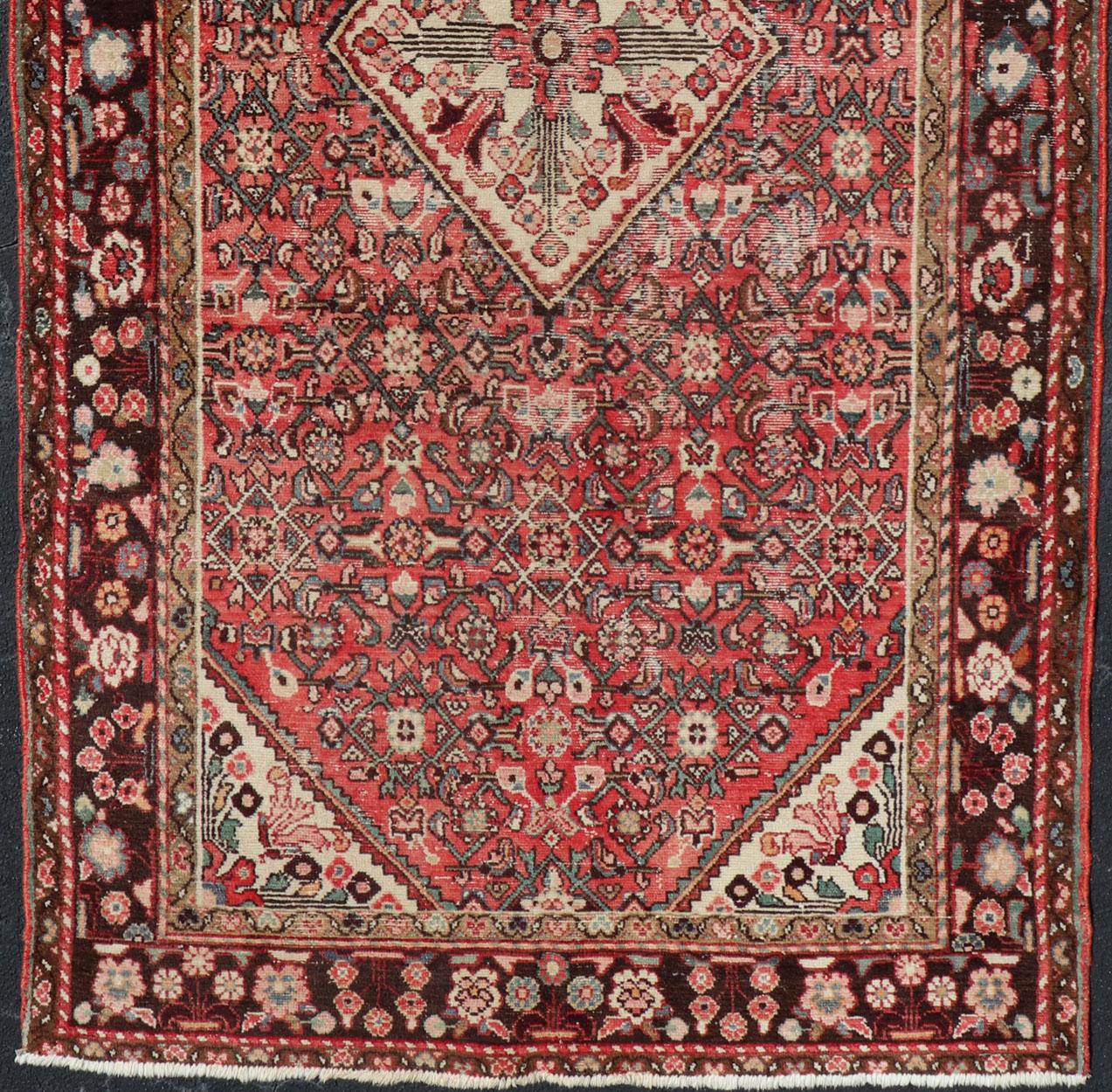 Tapis persan ancien de la galerie Hamadan avec motif de médaillon en vente 2