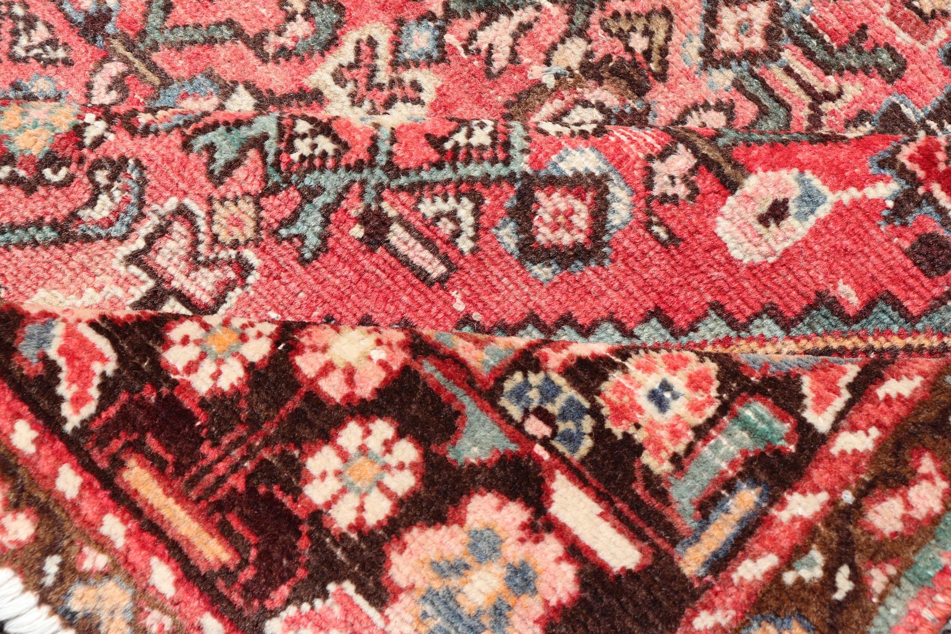 Tapis persan ancien de la galerie Hamadan avec motif de médaillon en vente 4