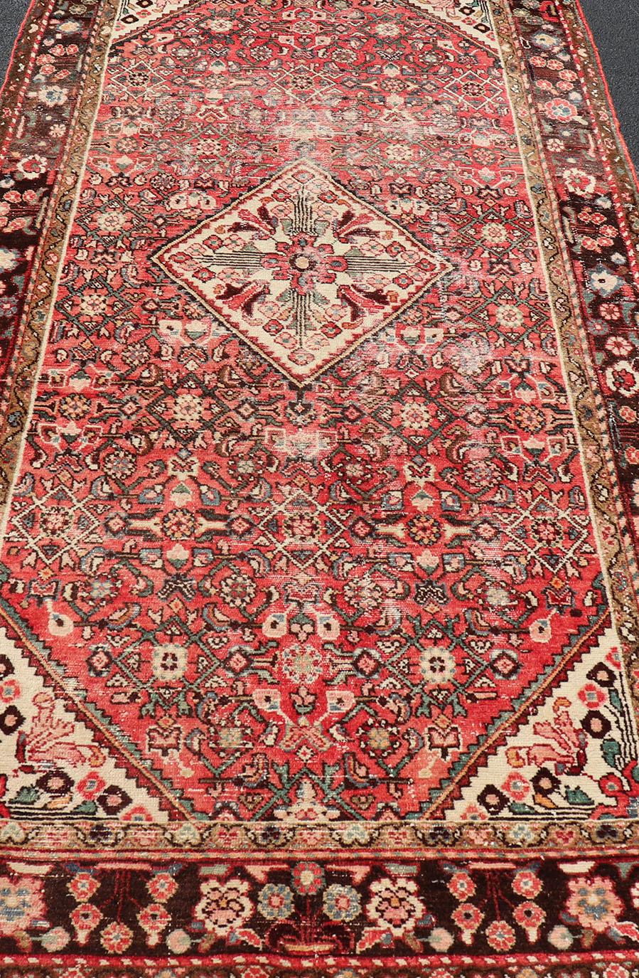 Tapis persan ancien de la galerie Hamadan avec motif de médaillon en vente 5