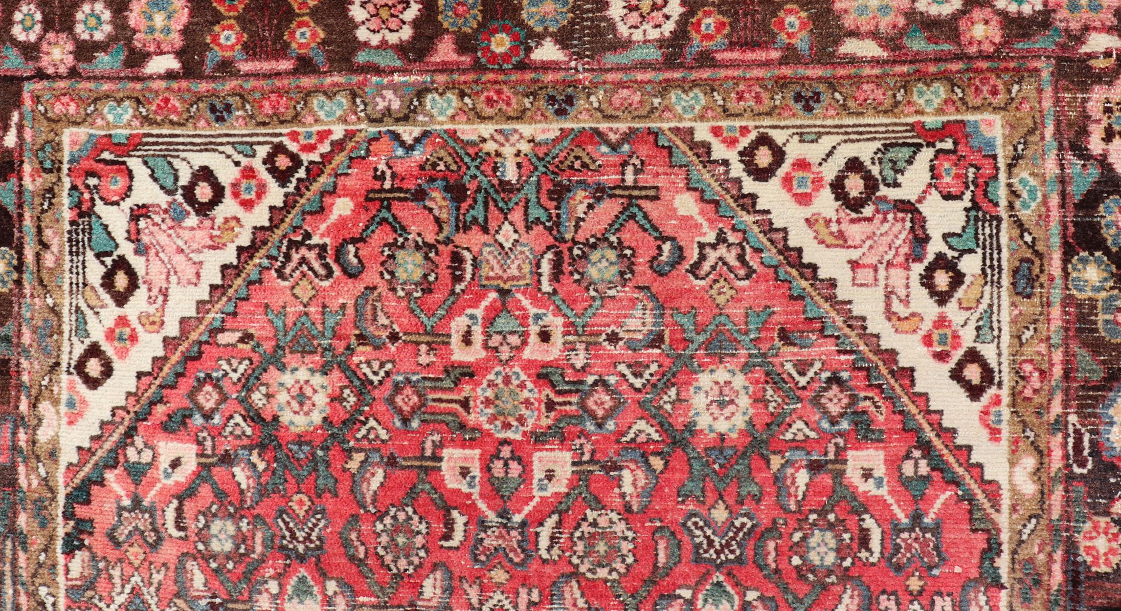 Perse Tapis persan ancien de la galerie Hamadan avec motif de médaillon en vente