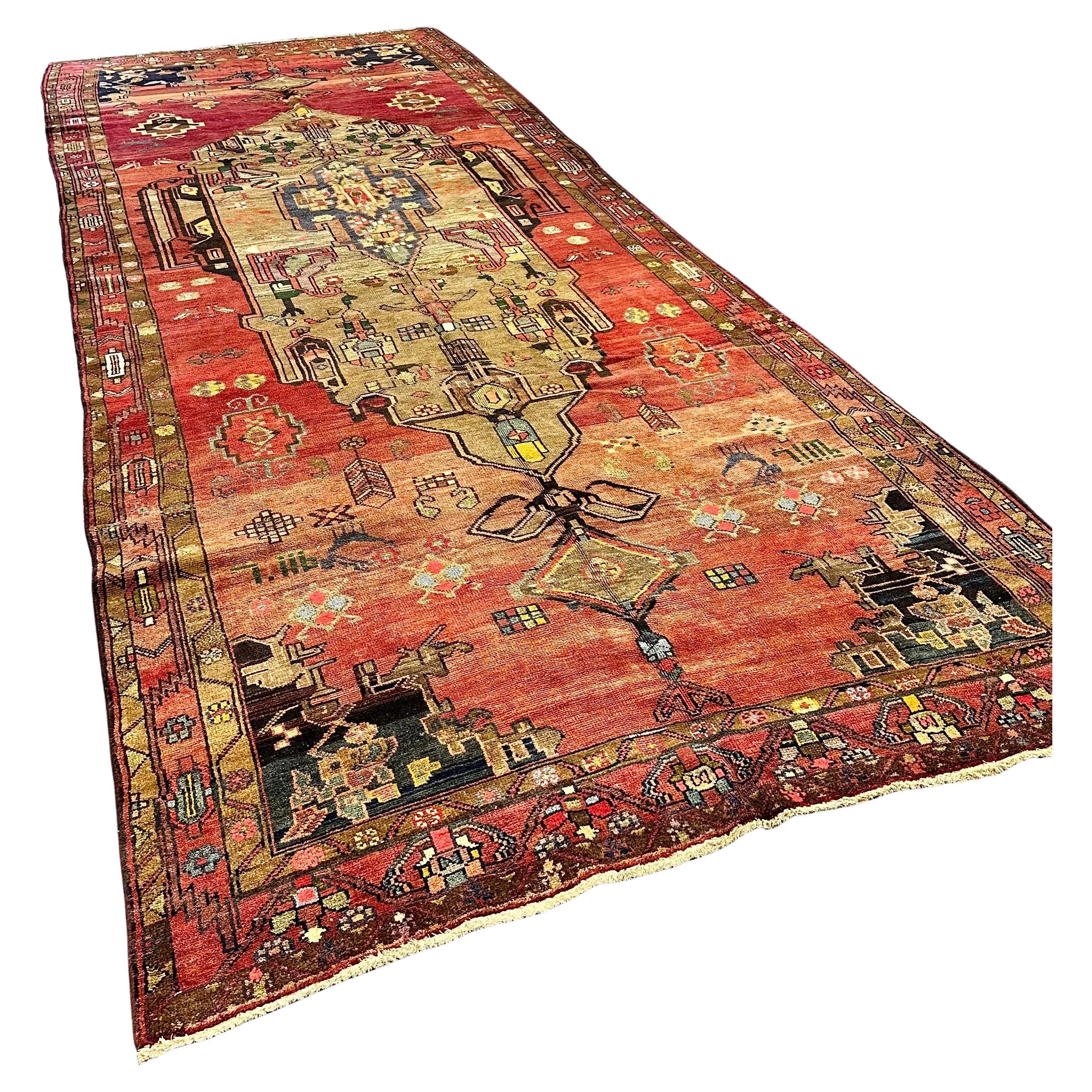 Tappeto Runner in lana semi antico persiano annodato a mano Grand Oversize in vendita