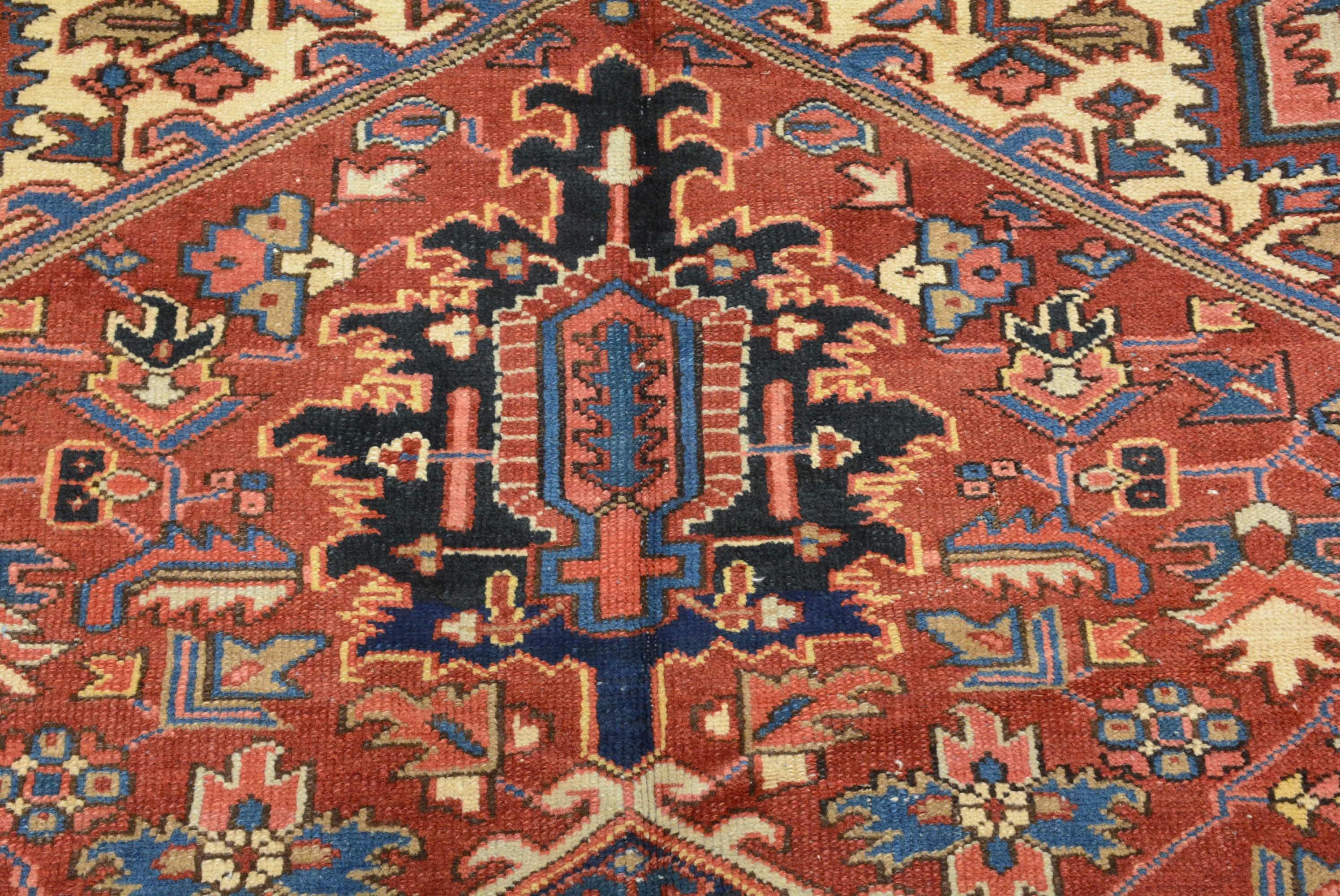 Perse Tapis persan semi-ancien Heriz en vente