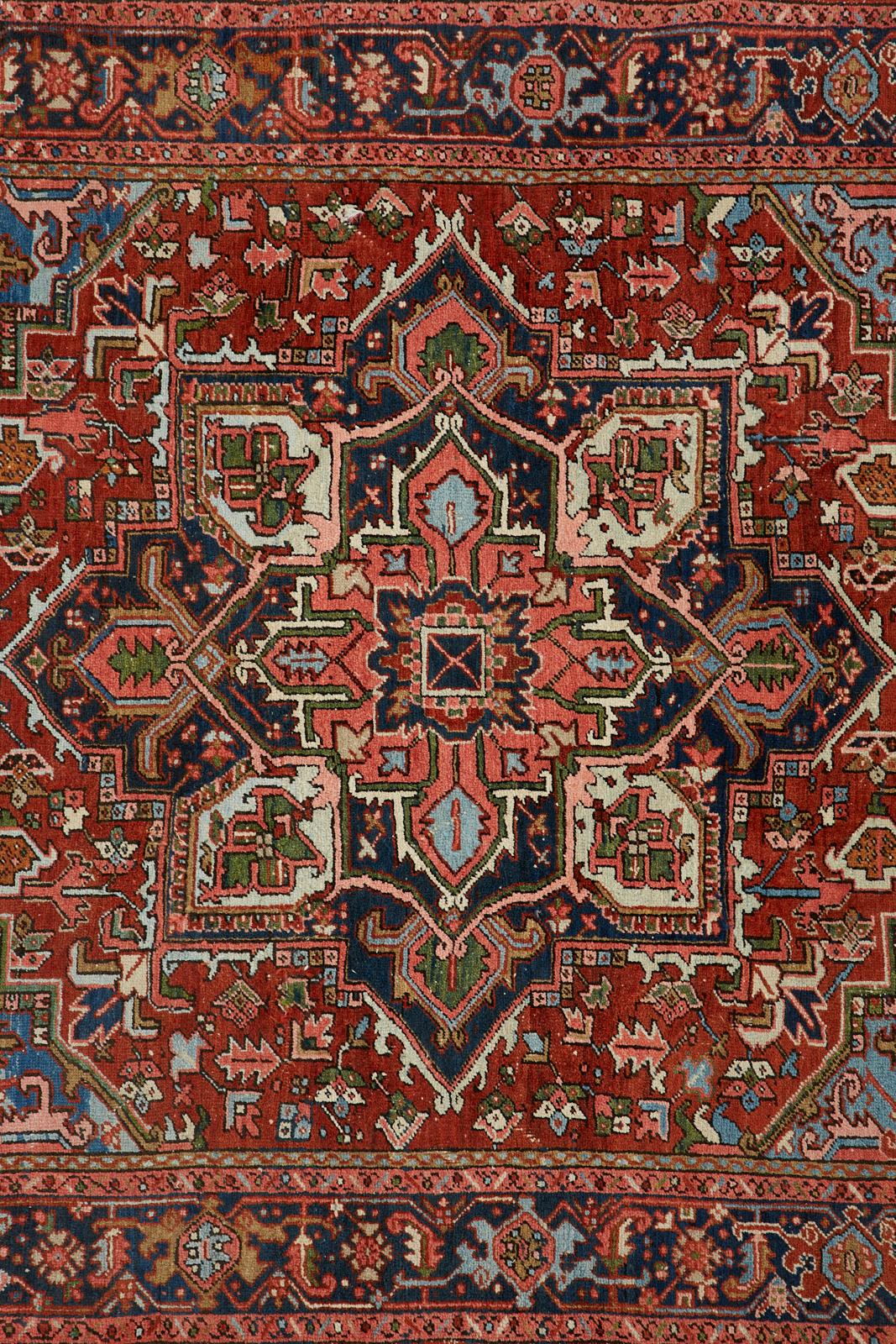 Semi antiker persischer Heriz-Teppich im Angebot 1