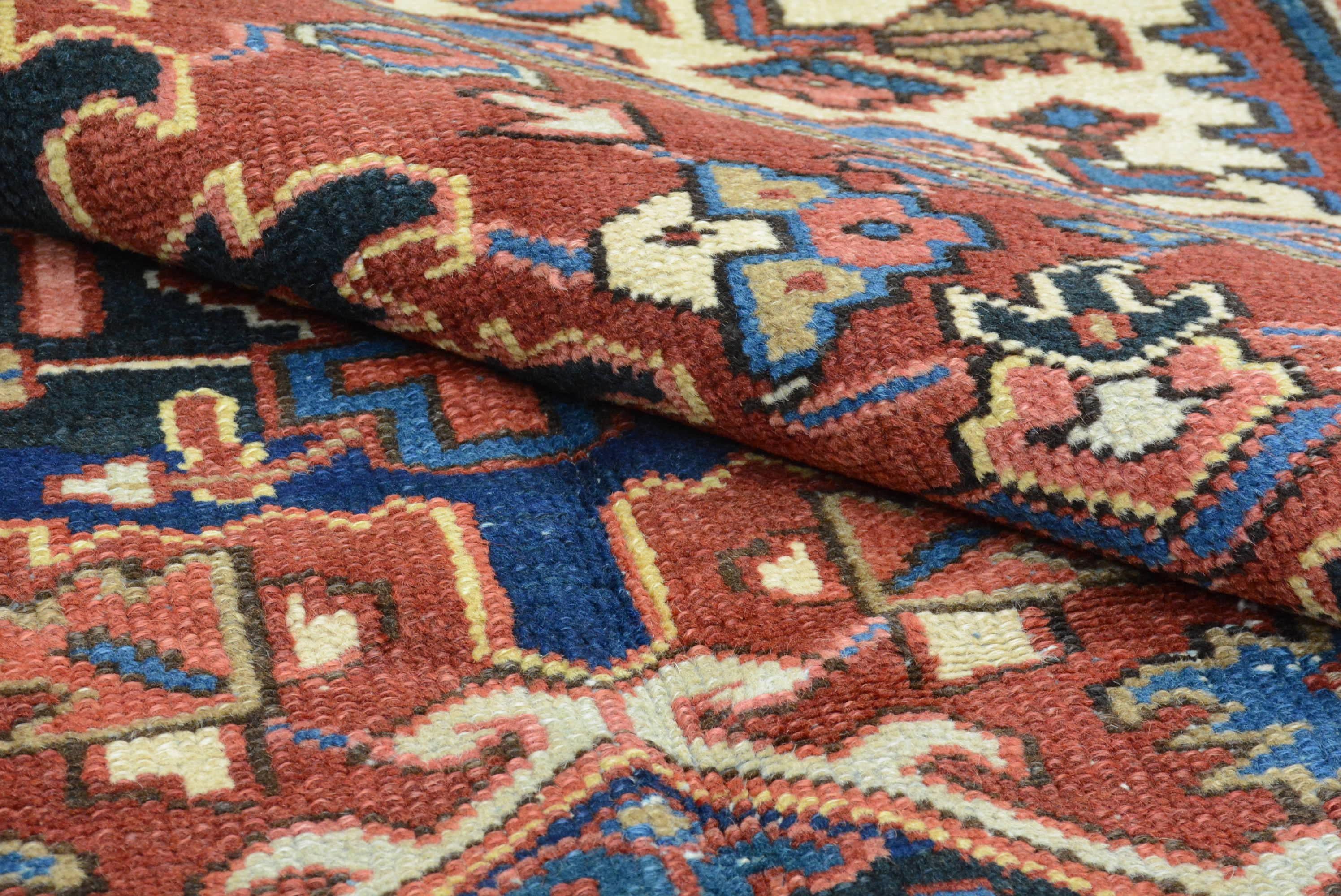 Tapis persan semi-ancien Heriz en vente 1