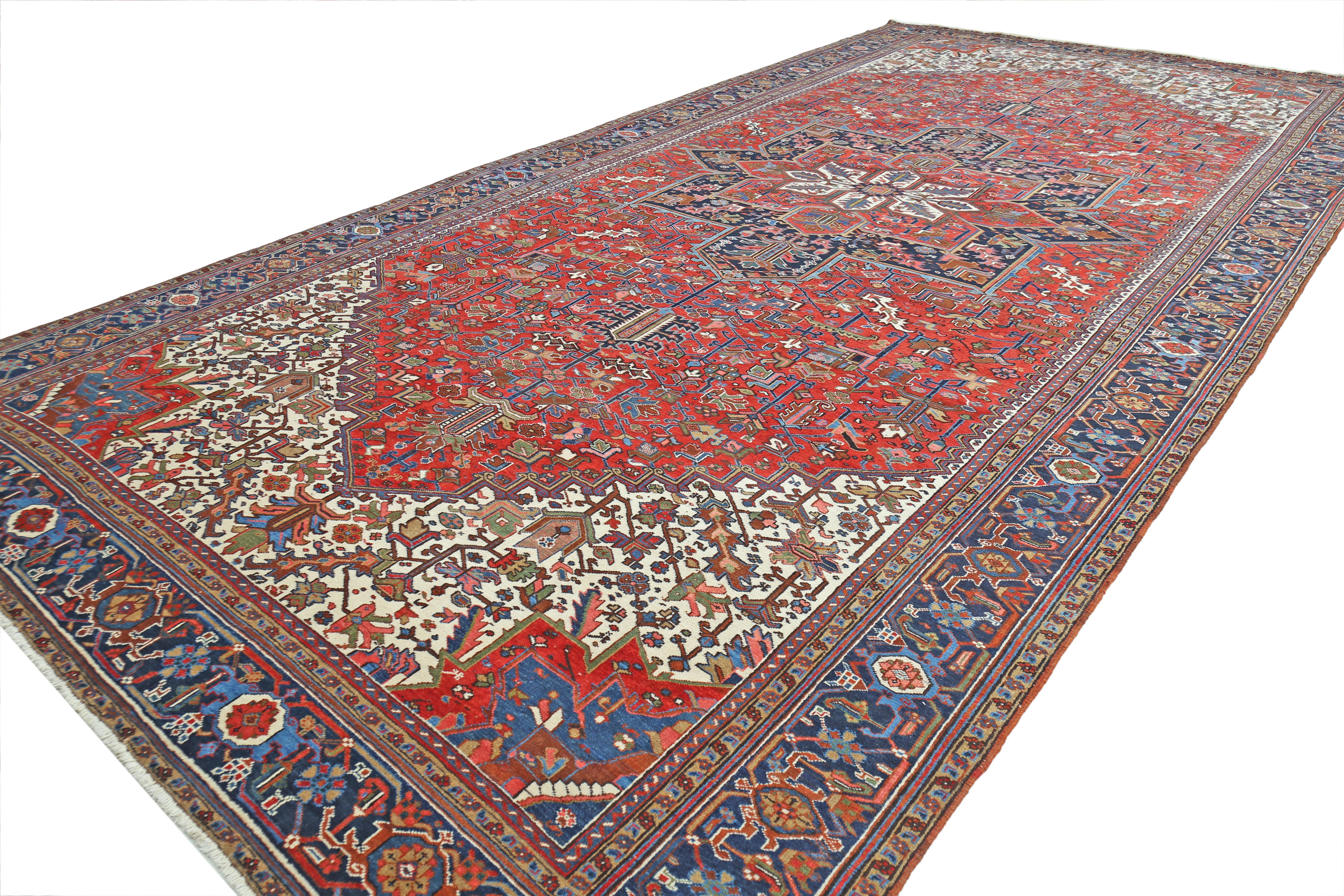 Semi-antiker persischer Heriz-Teppich  (Handgeknüpft) im Angebot